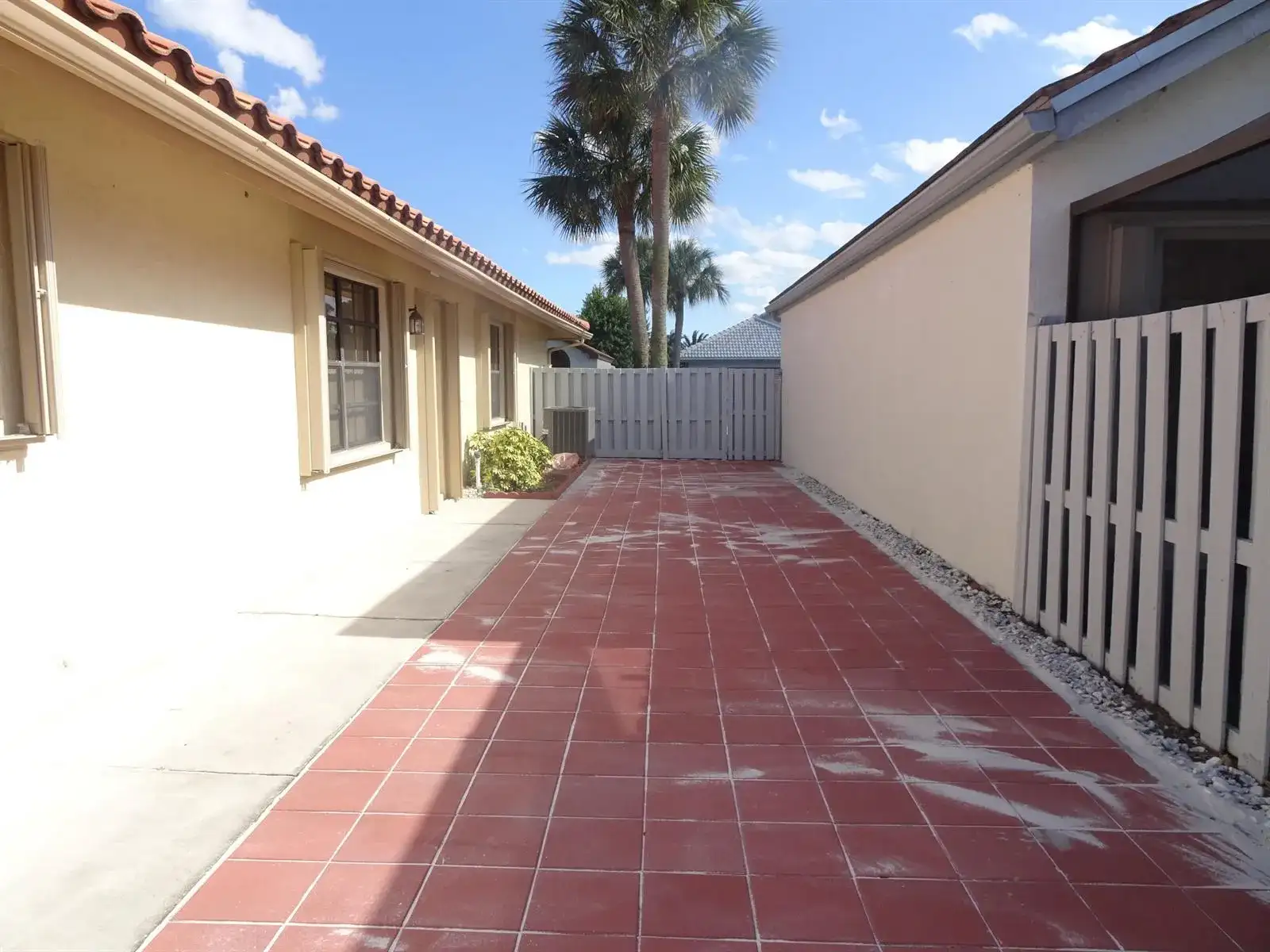 173 EXECUTIVE Circle, Boynton Beach FL 33436 photo 2