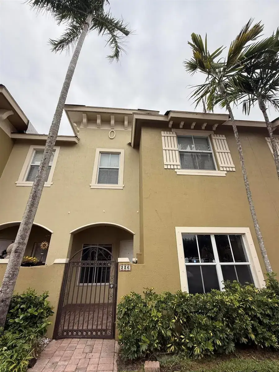 236 Lake Monterey Circle, Boynton Beach FL 33426