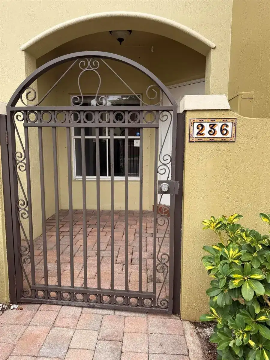 236 Lake Monterey Circle, Boynton Beach FL 33426 photo 2