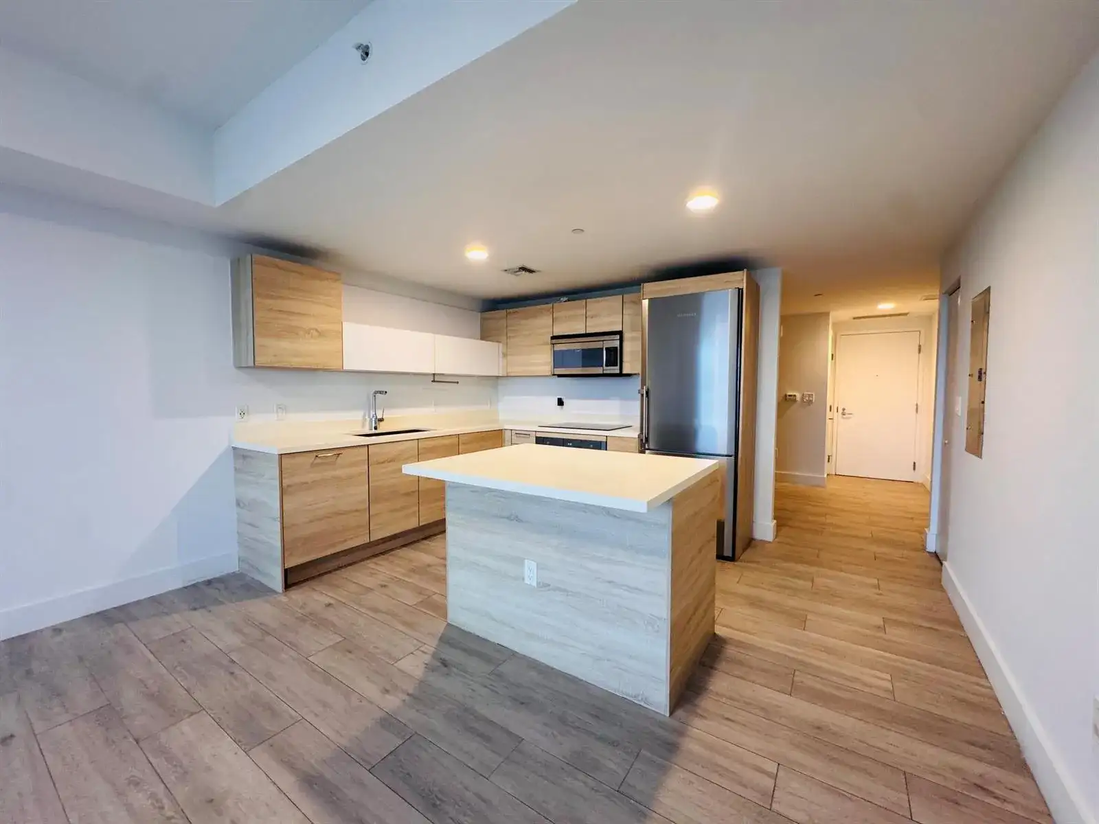 16385 BISCAYNE Boulevard # 1204, North Miami Beach FL 33160 photo 3