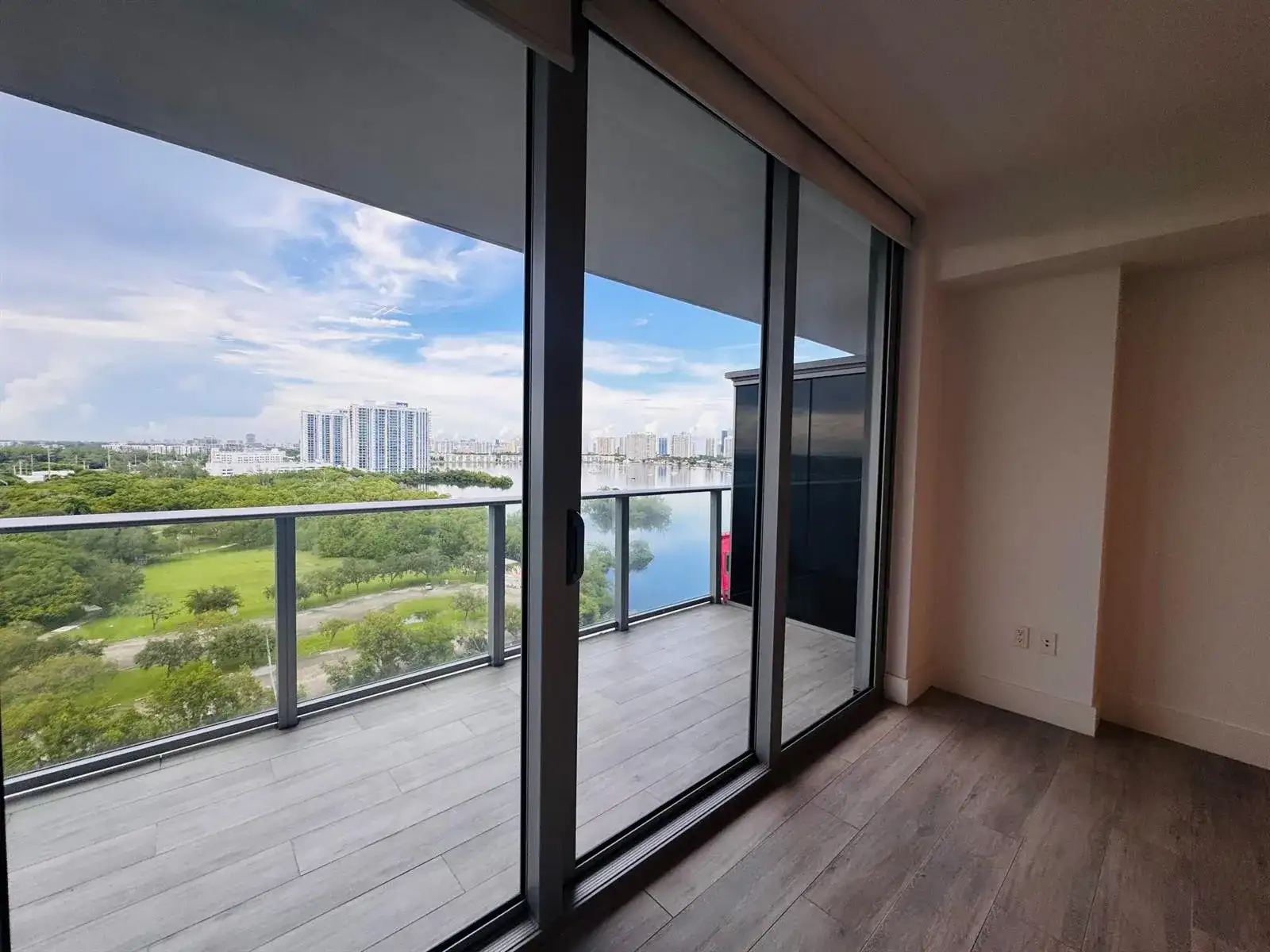 16385 BISCAYNE Boulevard # 1204, North Miami Beach FL 33160 photo 5