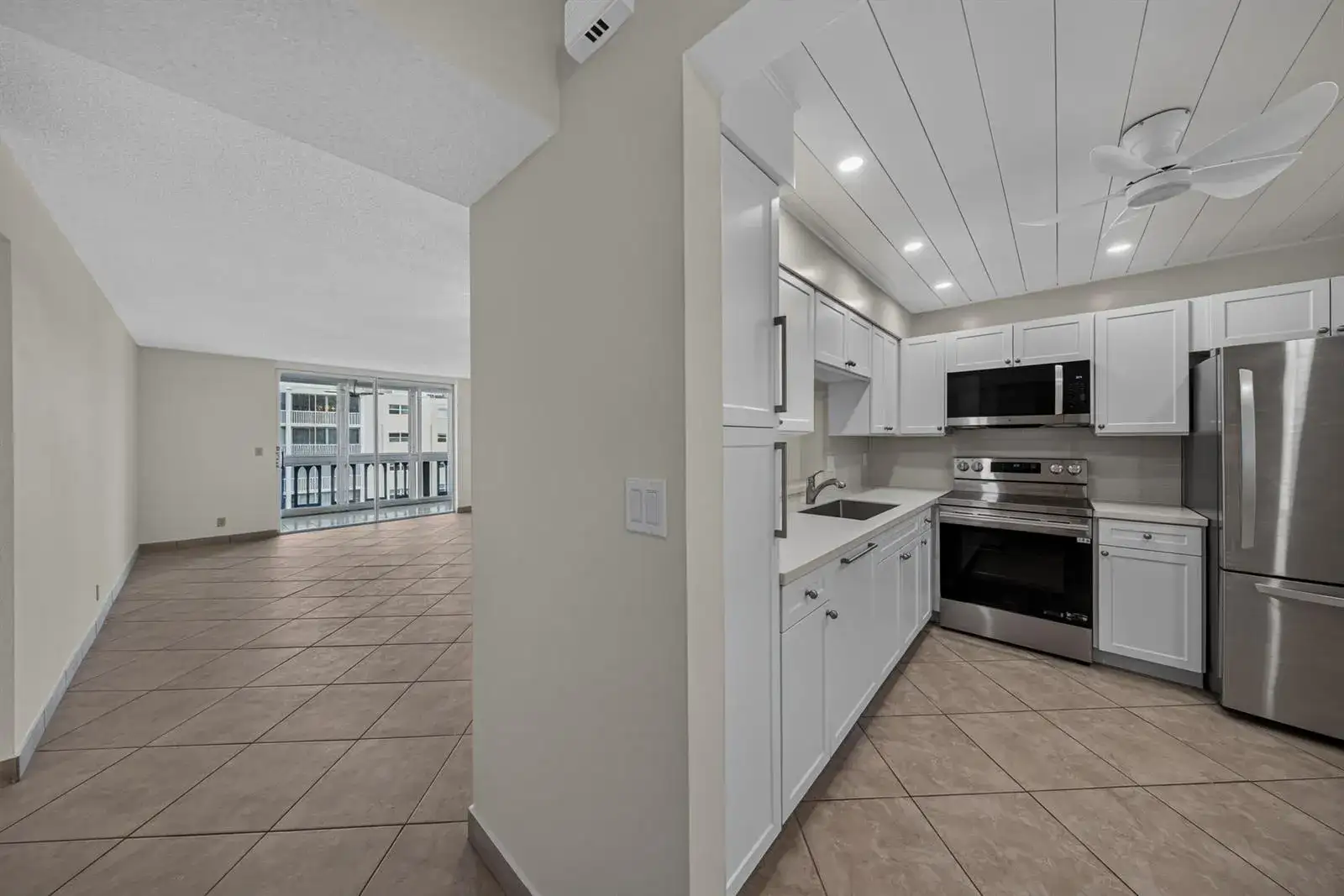610 NE 12th Avenue # 601, Hallandale Beach FL 33009 photo 5