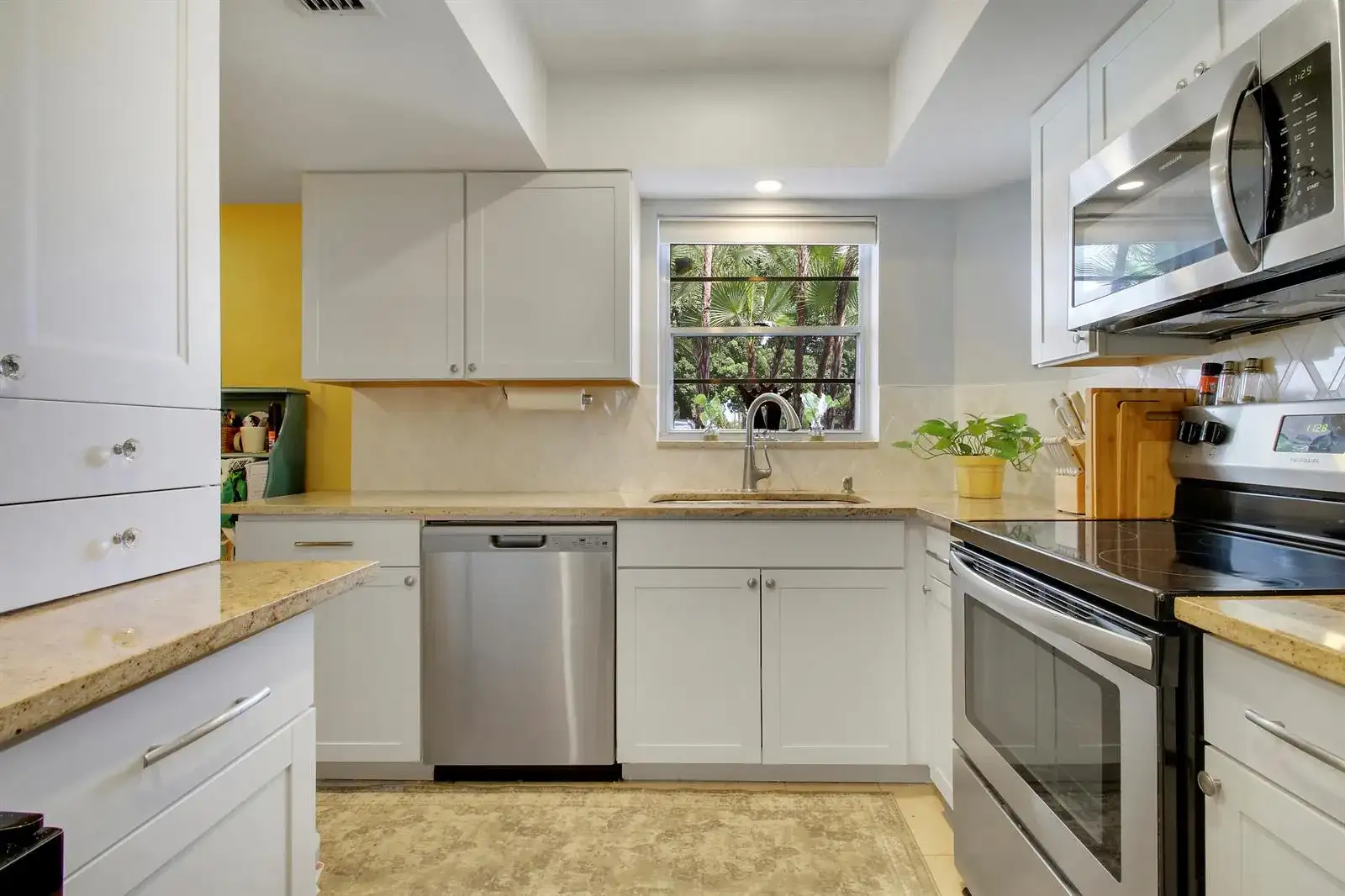 18081 SE COUNTRY CLUB Drive # 123, Jupiter FL 33469 photo 2