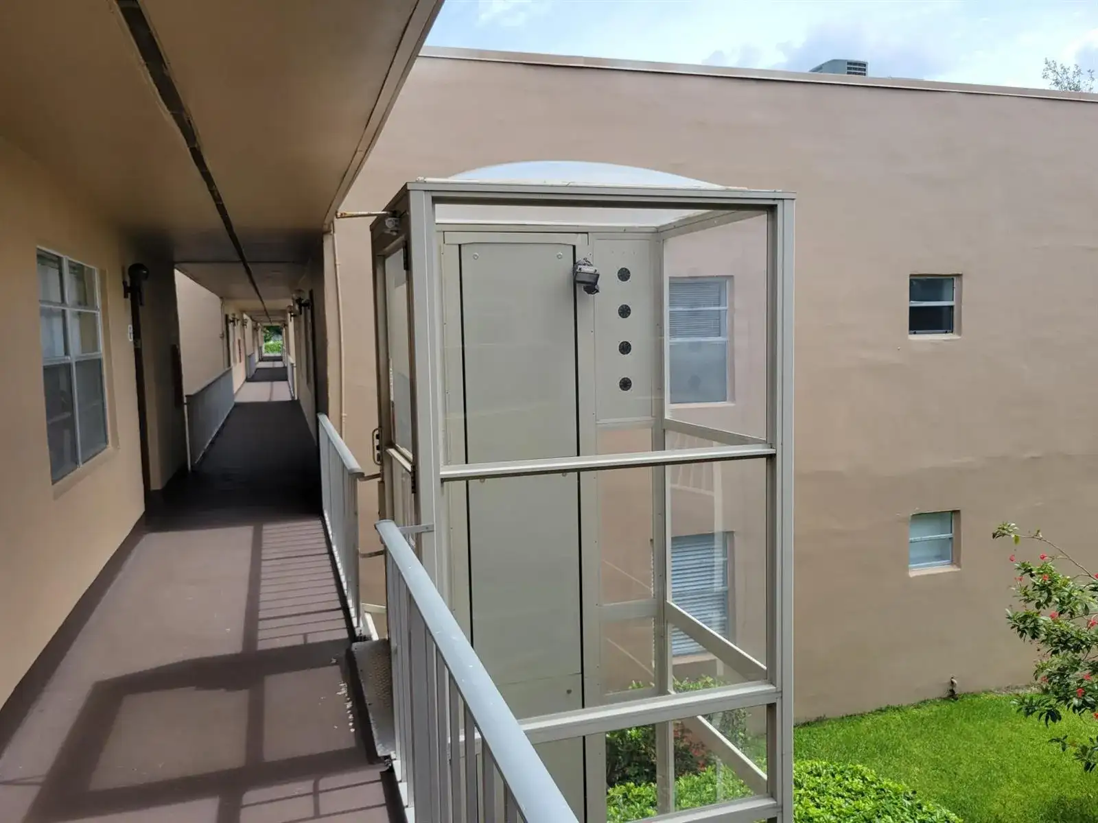 662 Burgundy N, Delray Beach FL 33484 photo 2