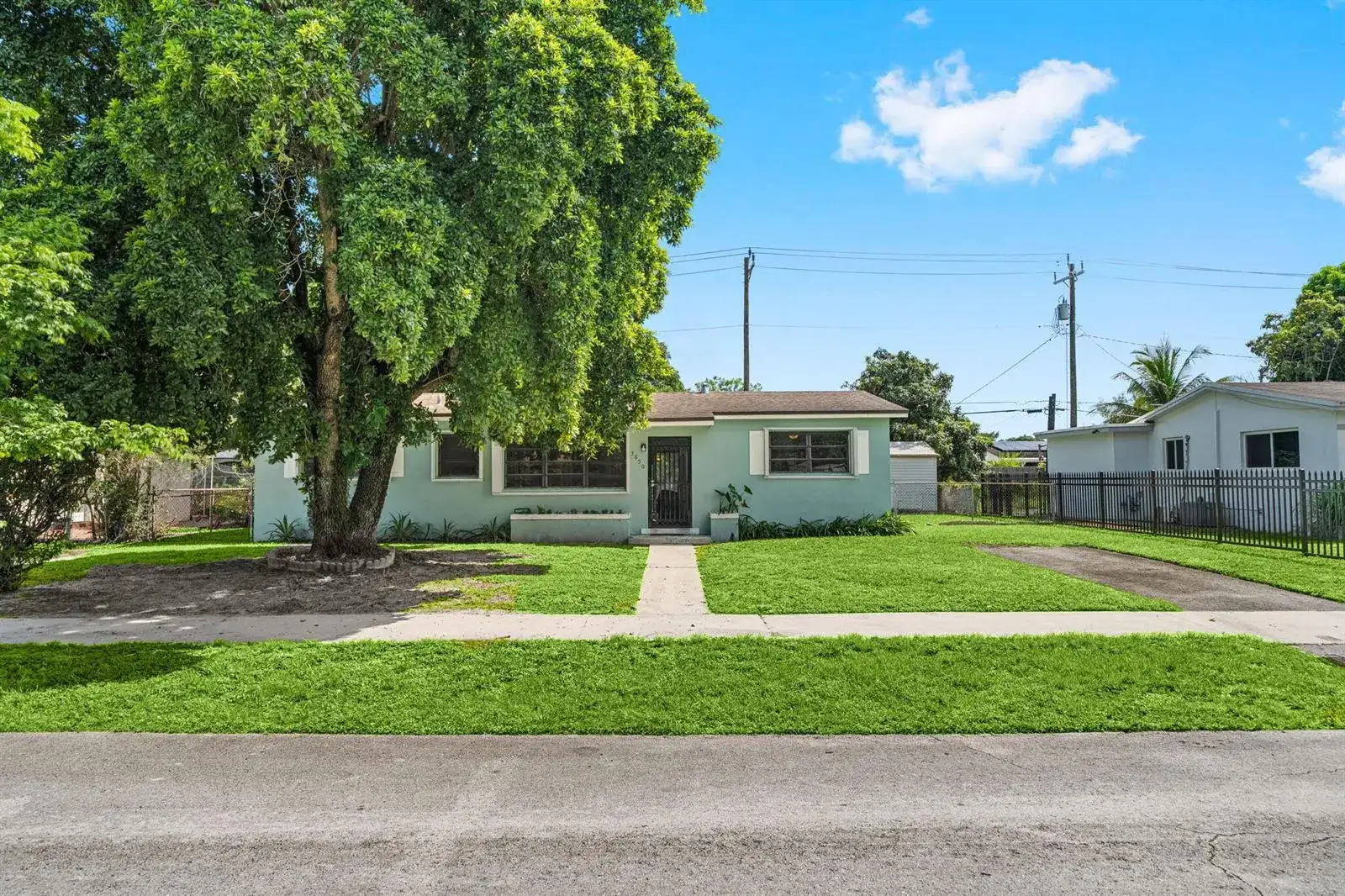3850 NW 169TH Terrace, Miami Gardens FL 33056 photo 2