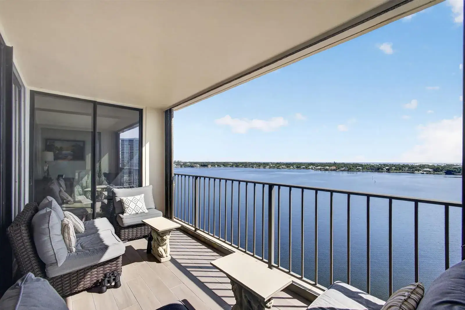 126 LAKESHORE Drive # 1125, North Palm Beach FL 33408