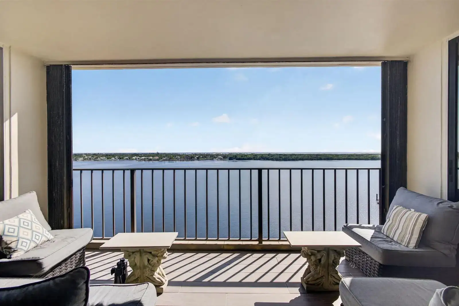 126 LAKESHORE Drive # 1125, North Palm Beach FL 33408 photo 2