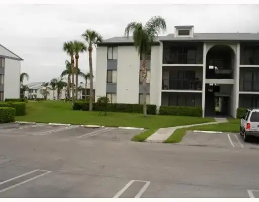 1105 GREEN PINE Boulevard # C2, West Palm Beach FL 33409