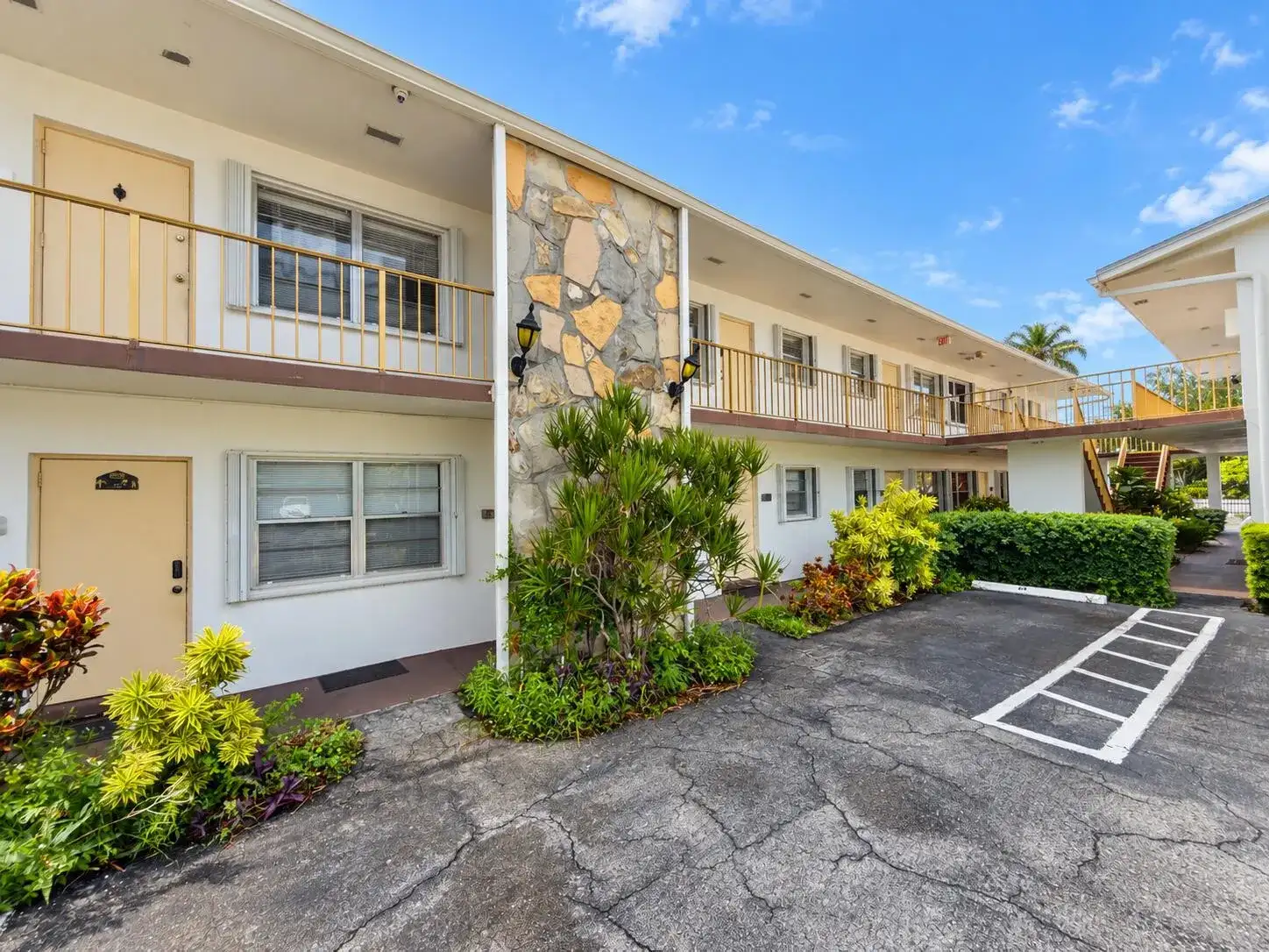 111 Cleveland Street # 6, FL 33461 photo 2