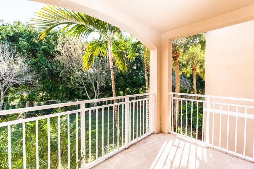 6492 EMERALD DUNES Drive # 205, West Palm Beach FL 33411