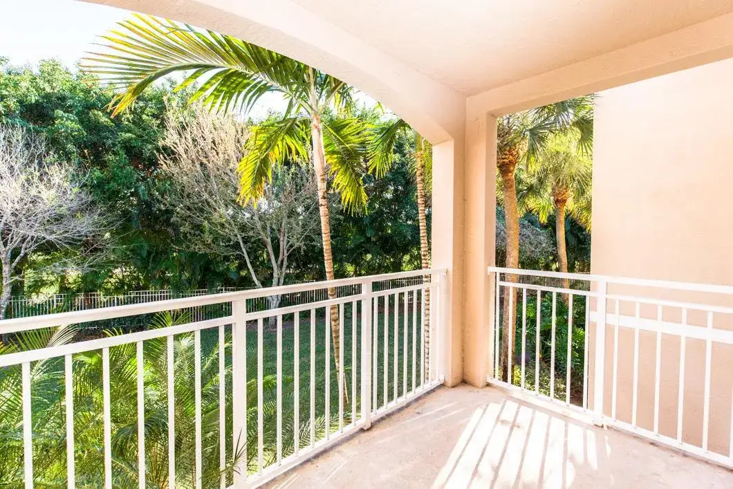 6492 EMERALD DUNES Drive # 205, West Palm Beach FL 33411