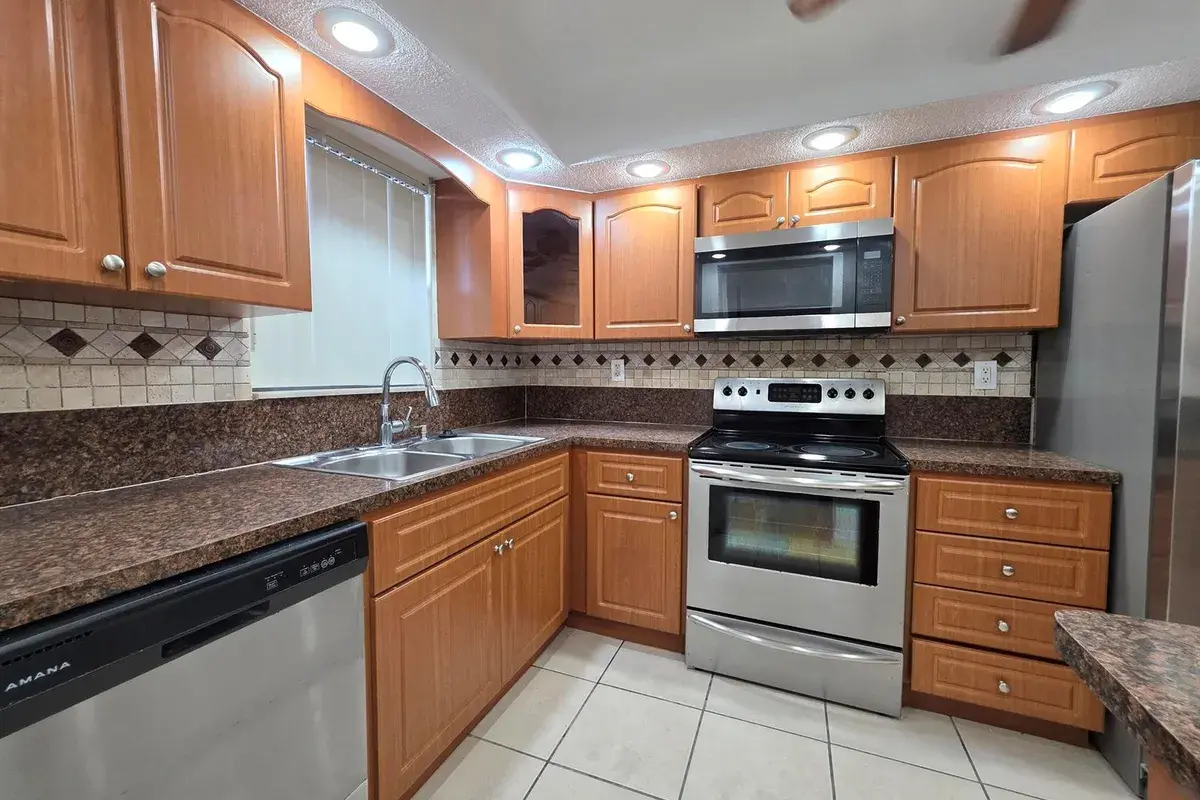 5860 NW 44TH Street # 502, Lauderhill FL 33319