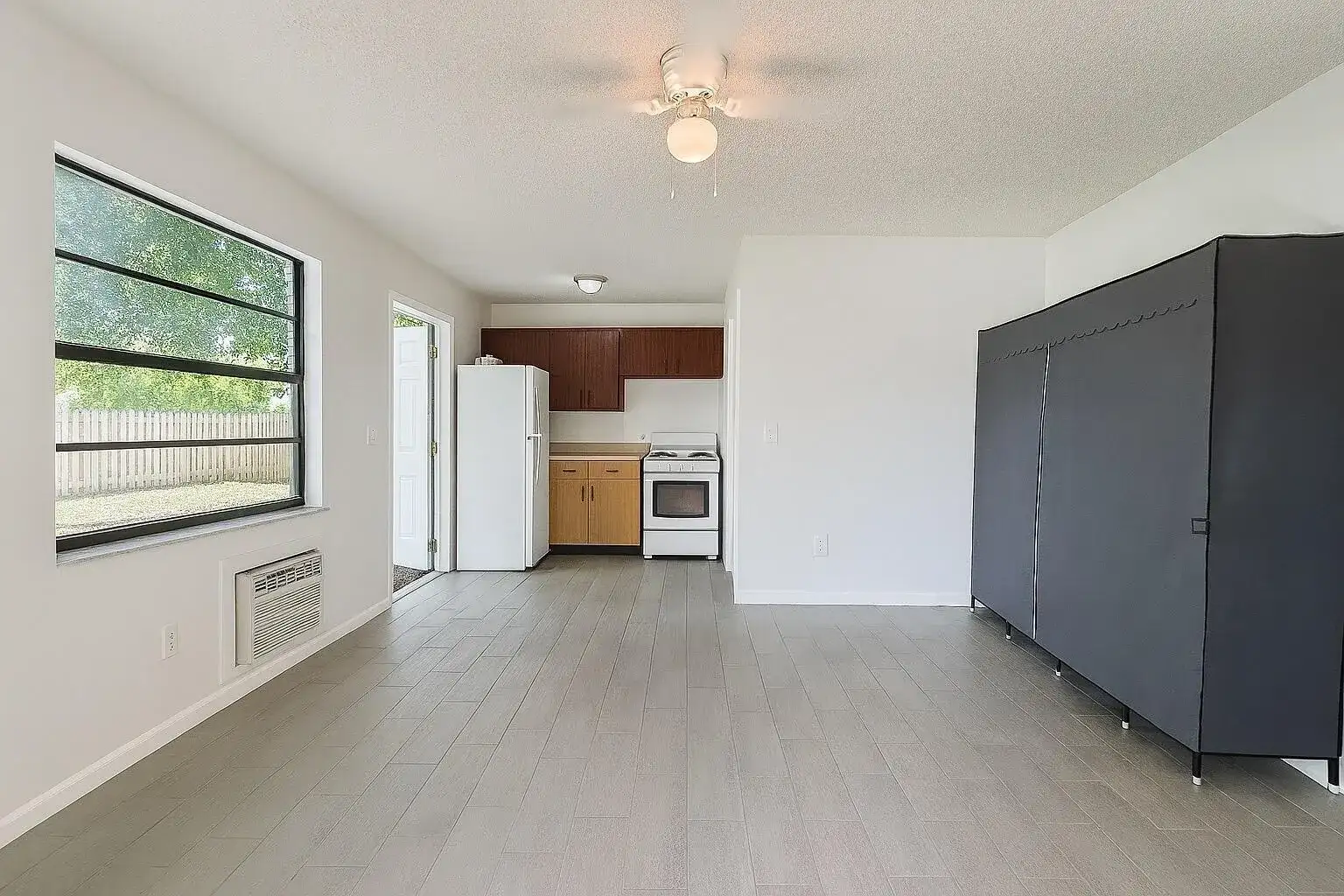 3539 Melaleuca Lane, Lake Worth FL 33461 photo 4