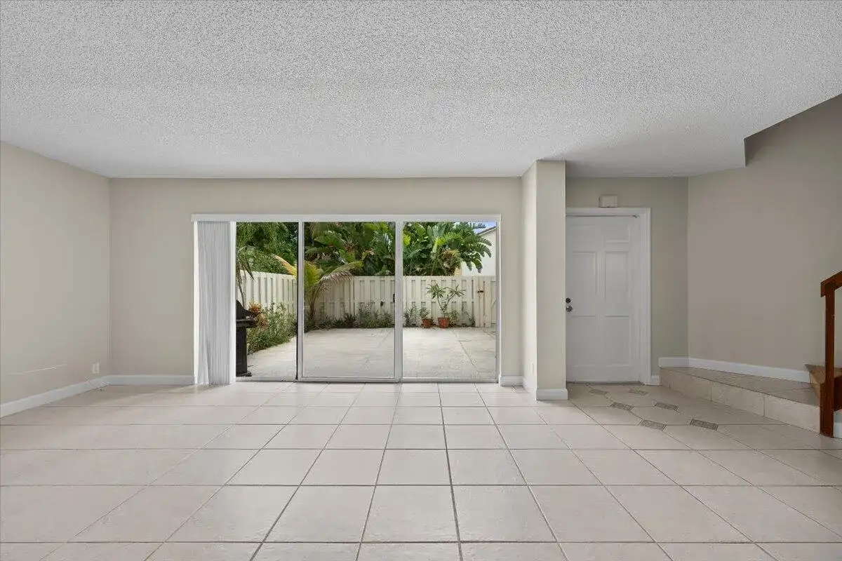 251 SEABREEZE Circle, Jupiter FL 33477 photo 4