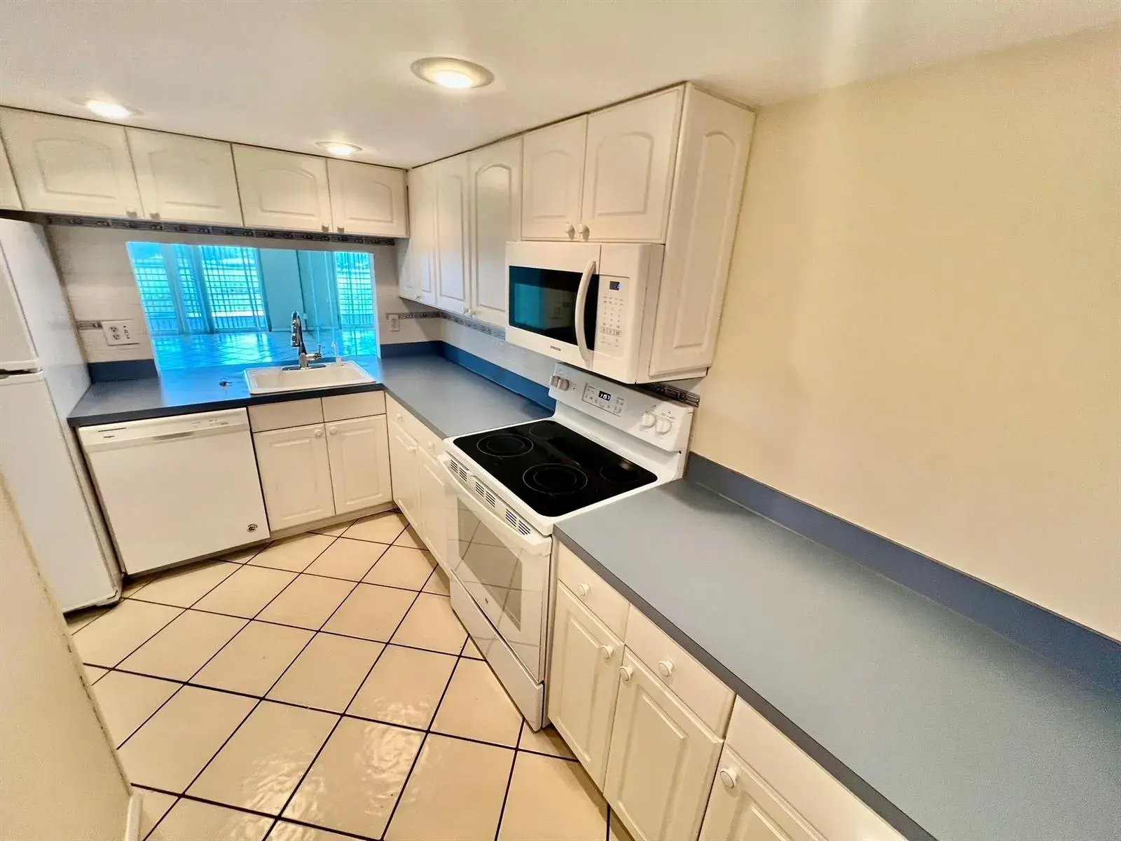 9450 Poinciana Place # 416, Davie FL 33324