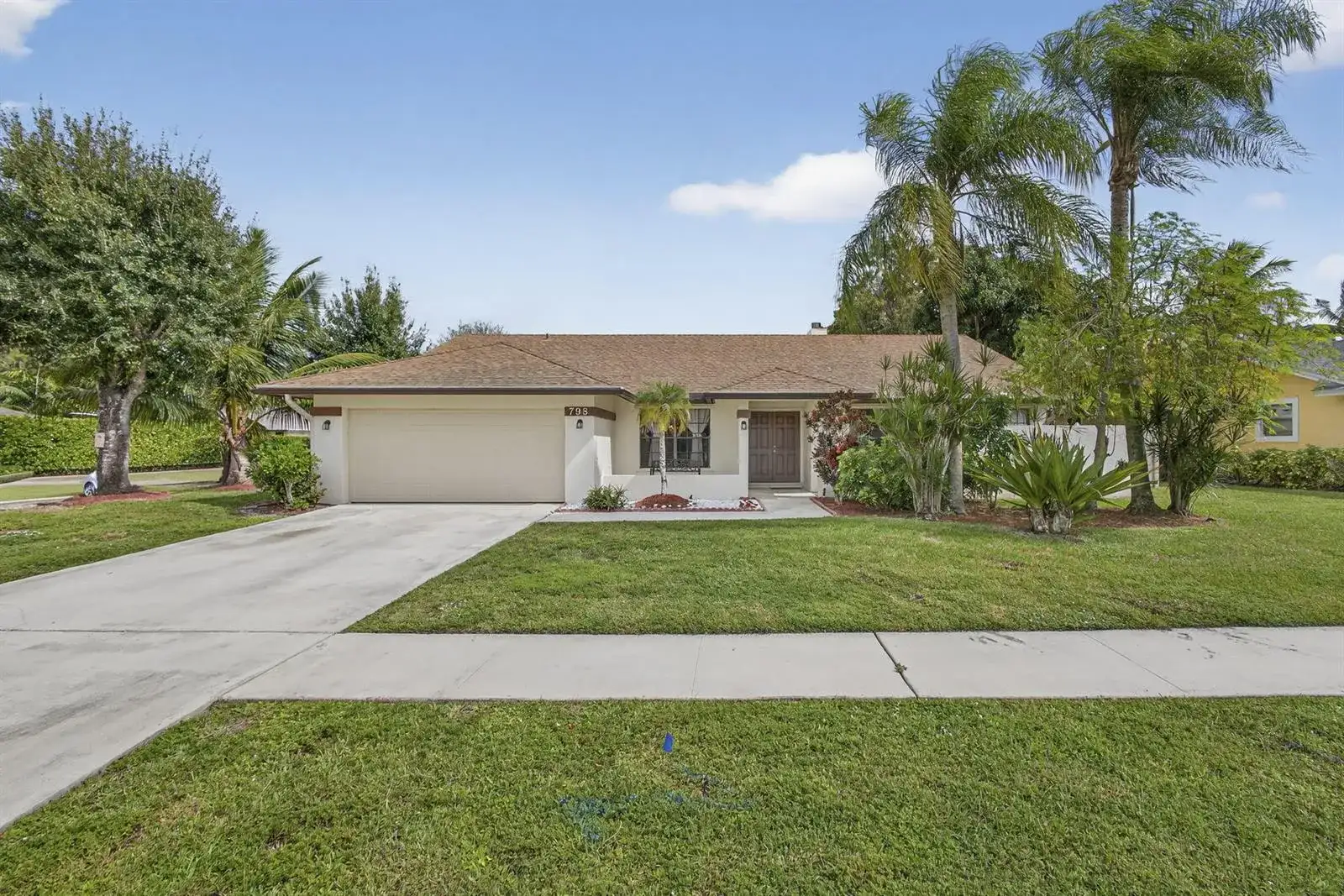 798 Blueberry Drive, Wellington FL 33414 photo 2