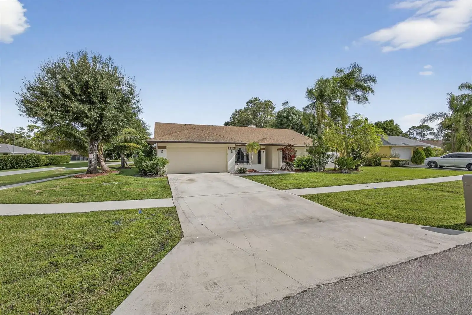 798 Blueberry Drive, Wellington FL 33414 photo 3