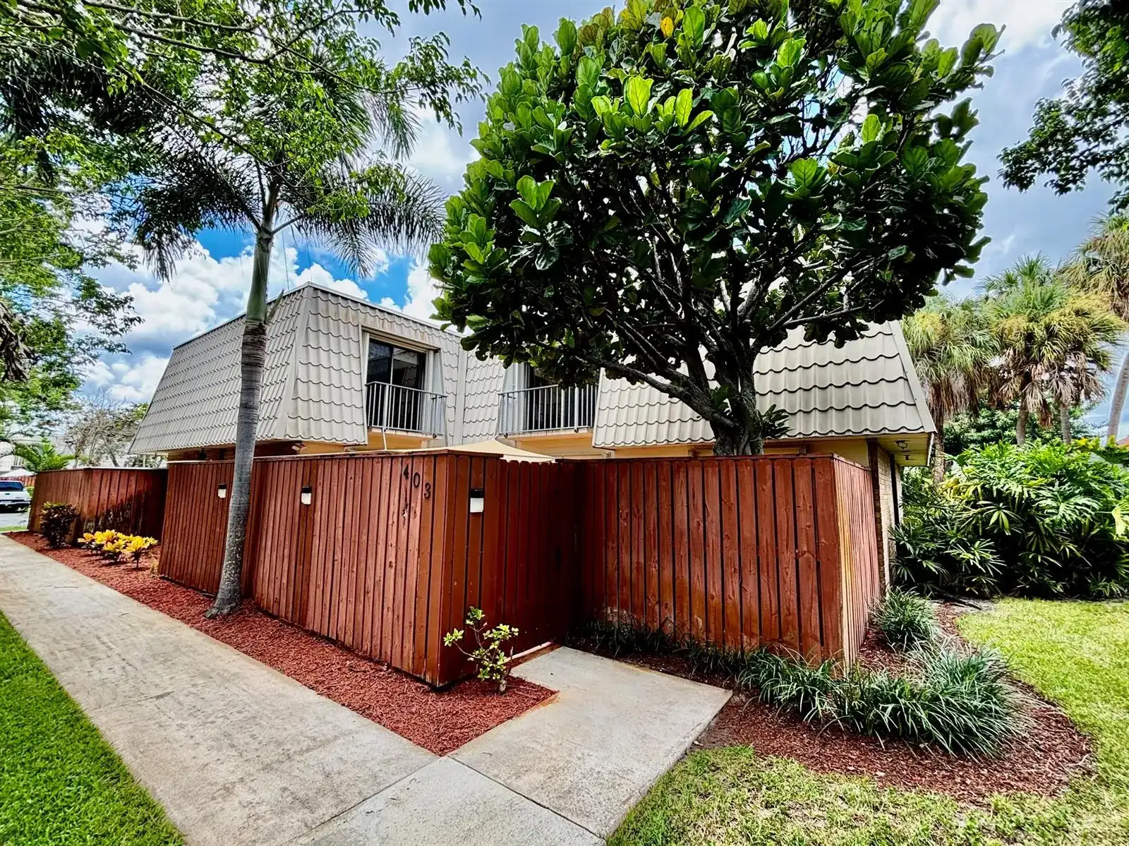 1700 Embassy Drive # 403, West Palm Beach FL 33401