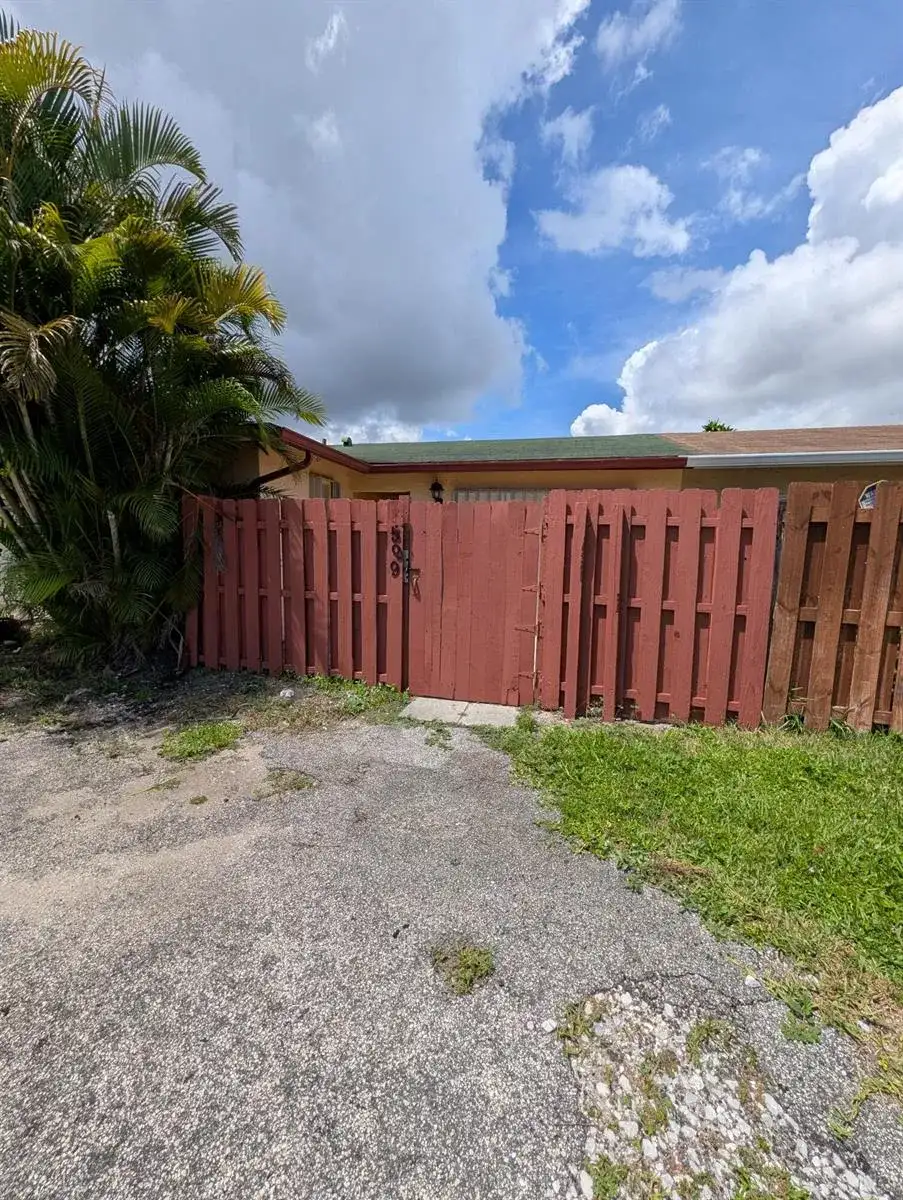 8599 CRATER Terrace, West Palm Beach FL 33403 photo 2