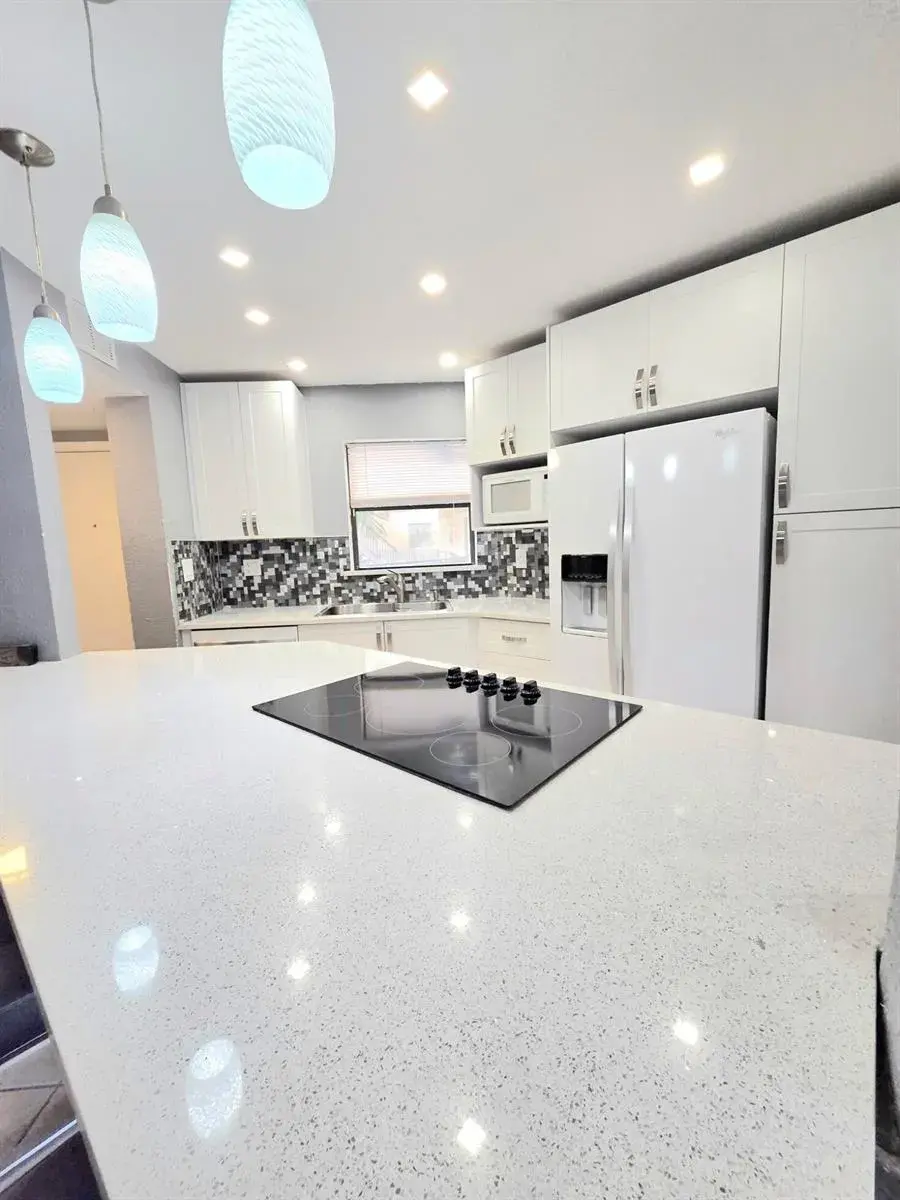 6655 W Broward Boulevard # 203, Plantation FL 33317