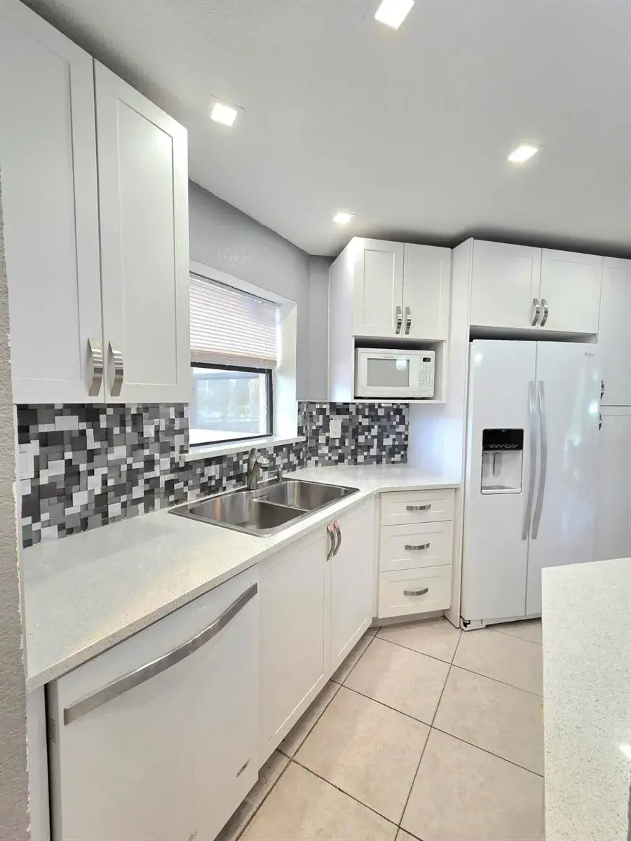 6655 W Broward Boulevard # 203, Plantation FL 33317