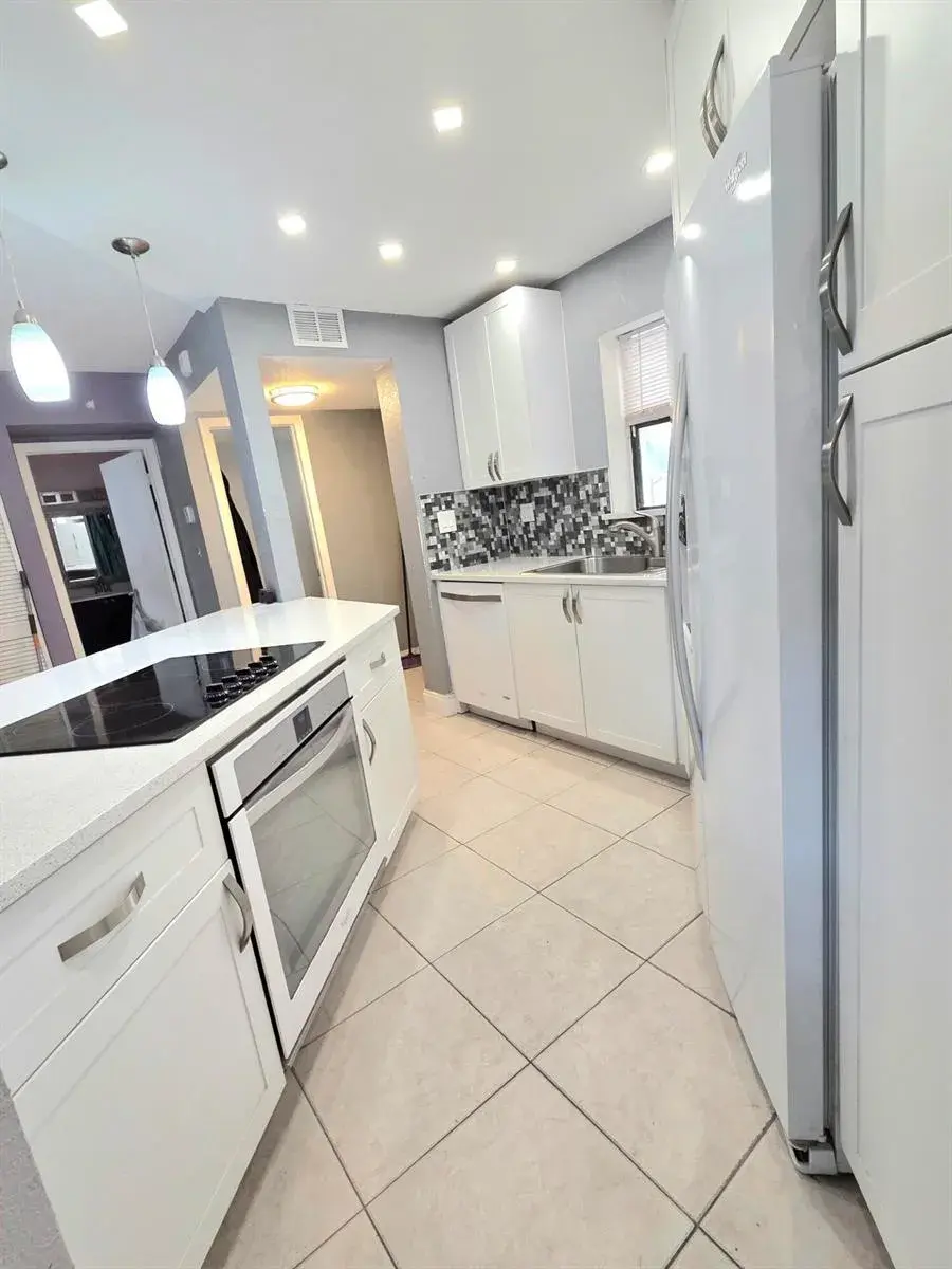 6655 W Broward Boulevard # 203, Plantation FL 33317