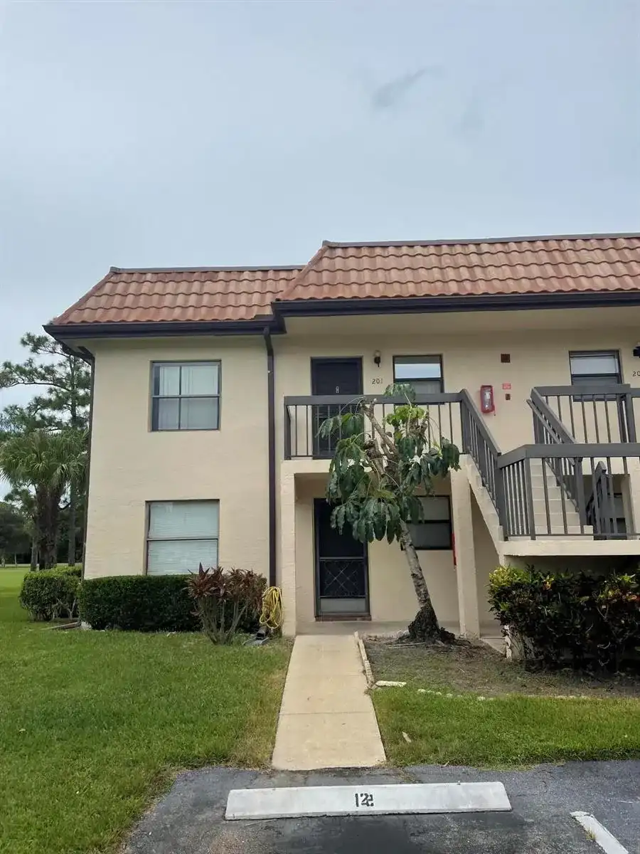 7101 GOLF COLONY Court # 201, Lake Worth FL 33467
