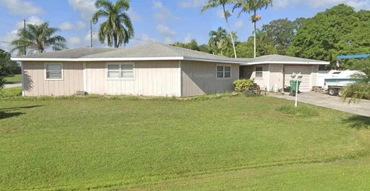 1525 SE HOLIDAY Road, Port St. Lucie FL 34952