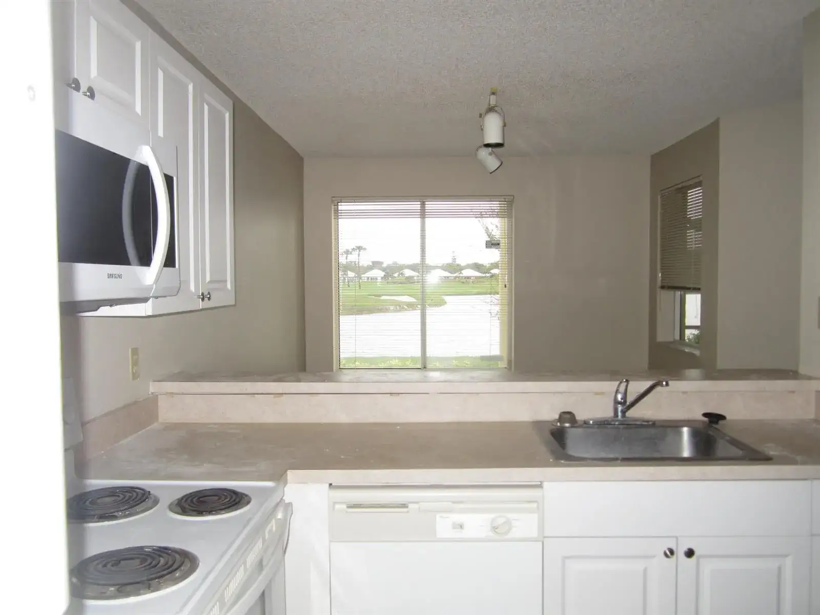 13113 Glenmoor Drive # 13113, West Palm Beach FL 33409 photo 2