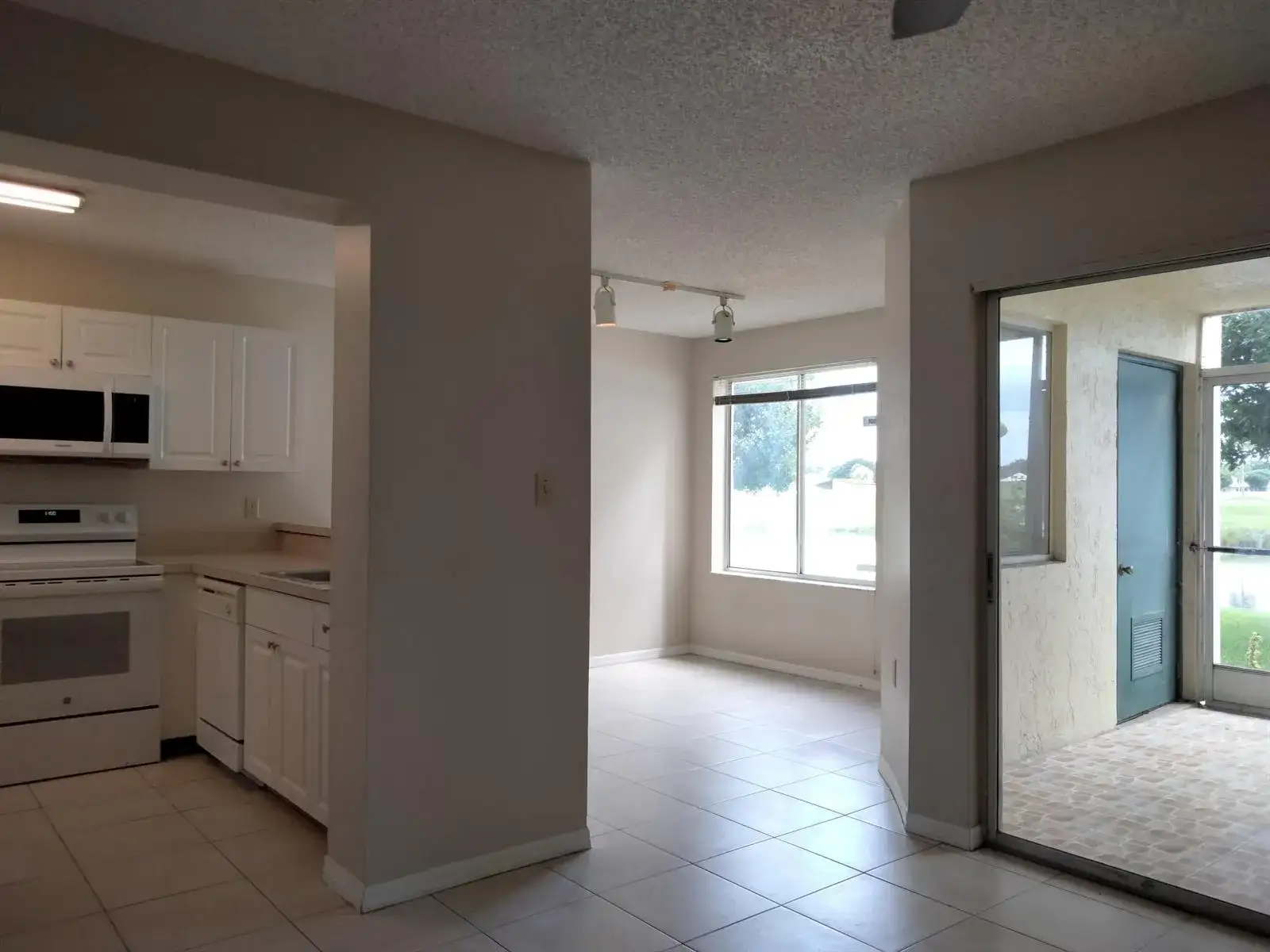 13113 Glenmoor Drive # 13113, West Palm Beach FL 33409 photo 3