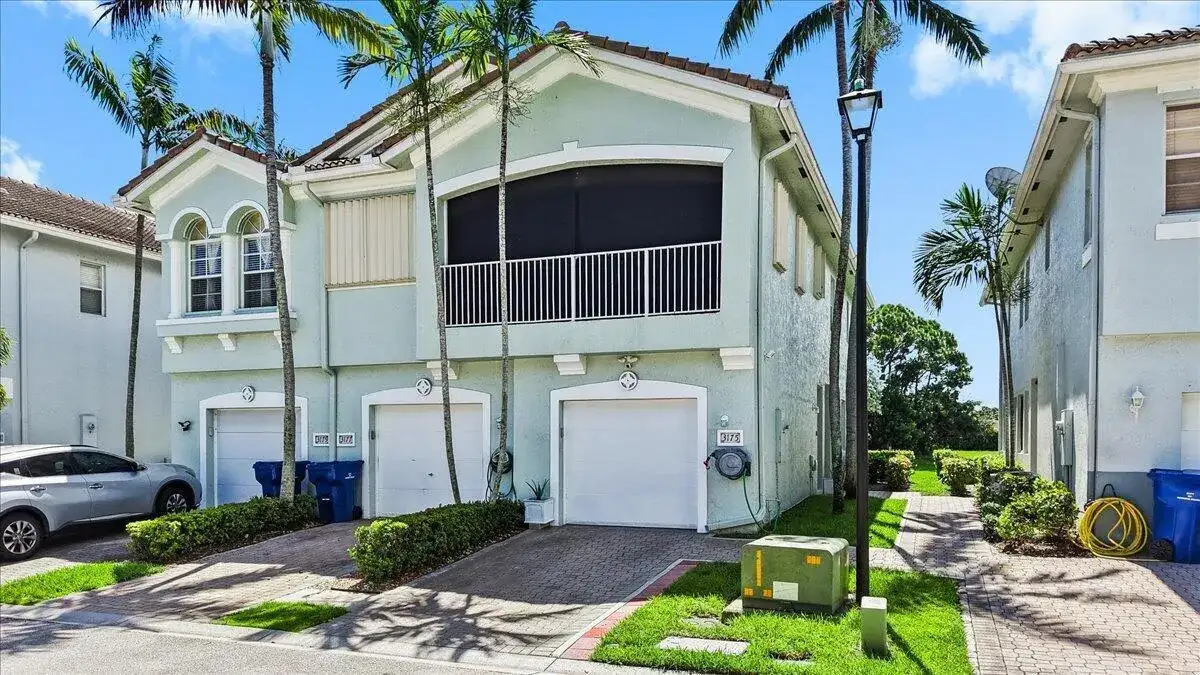 3175 LAUREL RIDGE Circle, Riviera Beach FL 33404 photo 2