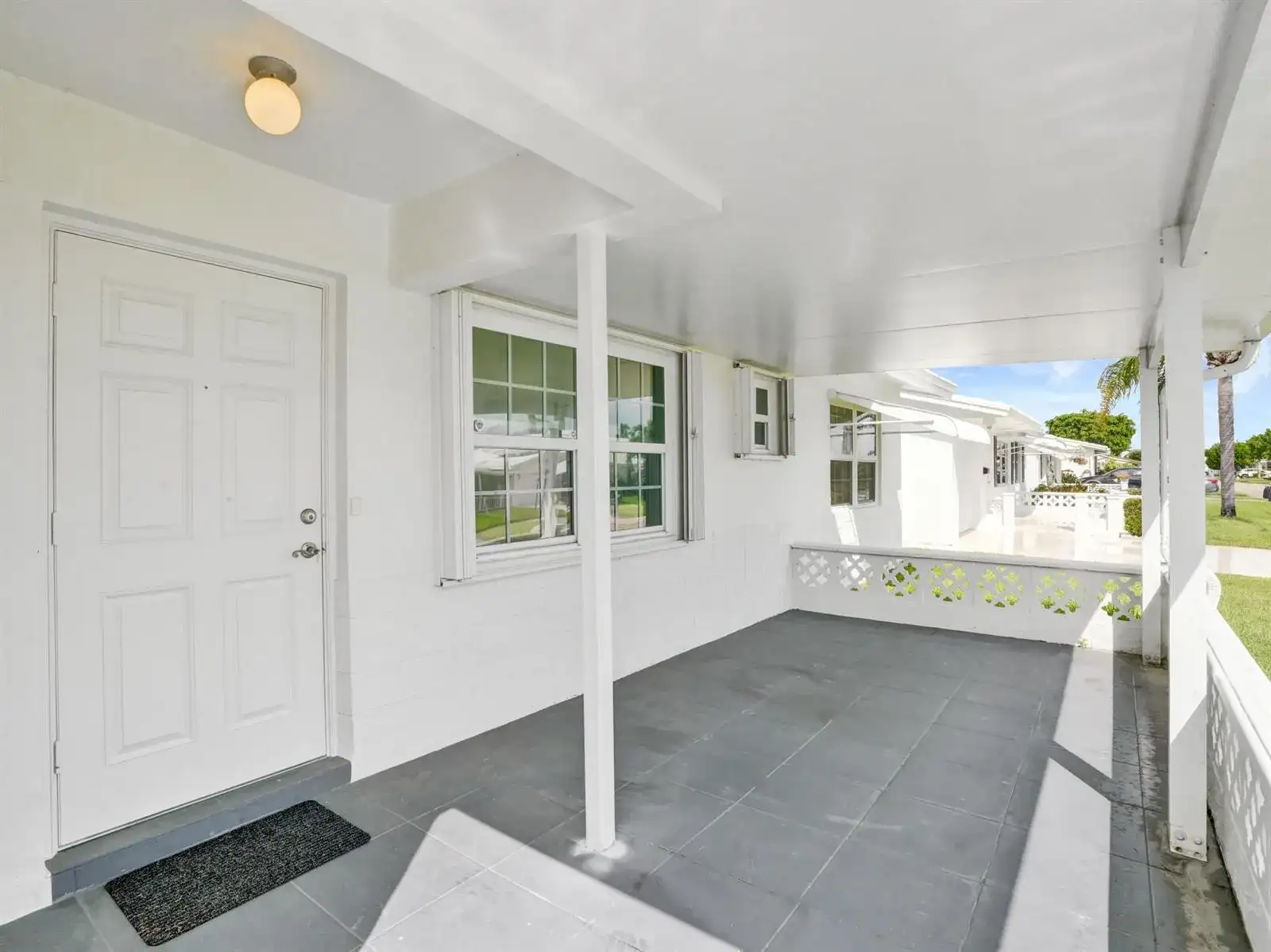 1013 SW 15th Street, Boynton Beach FL 33426 photo 2