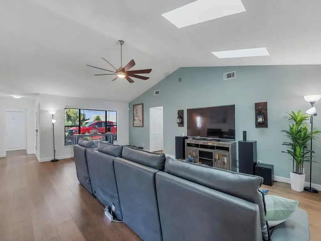 330 W FOREST Trail, Vero Beach FL 32962 photo 4