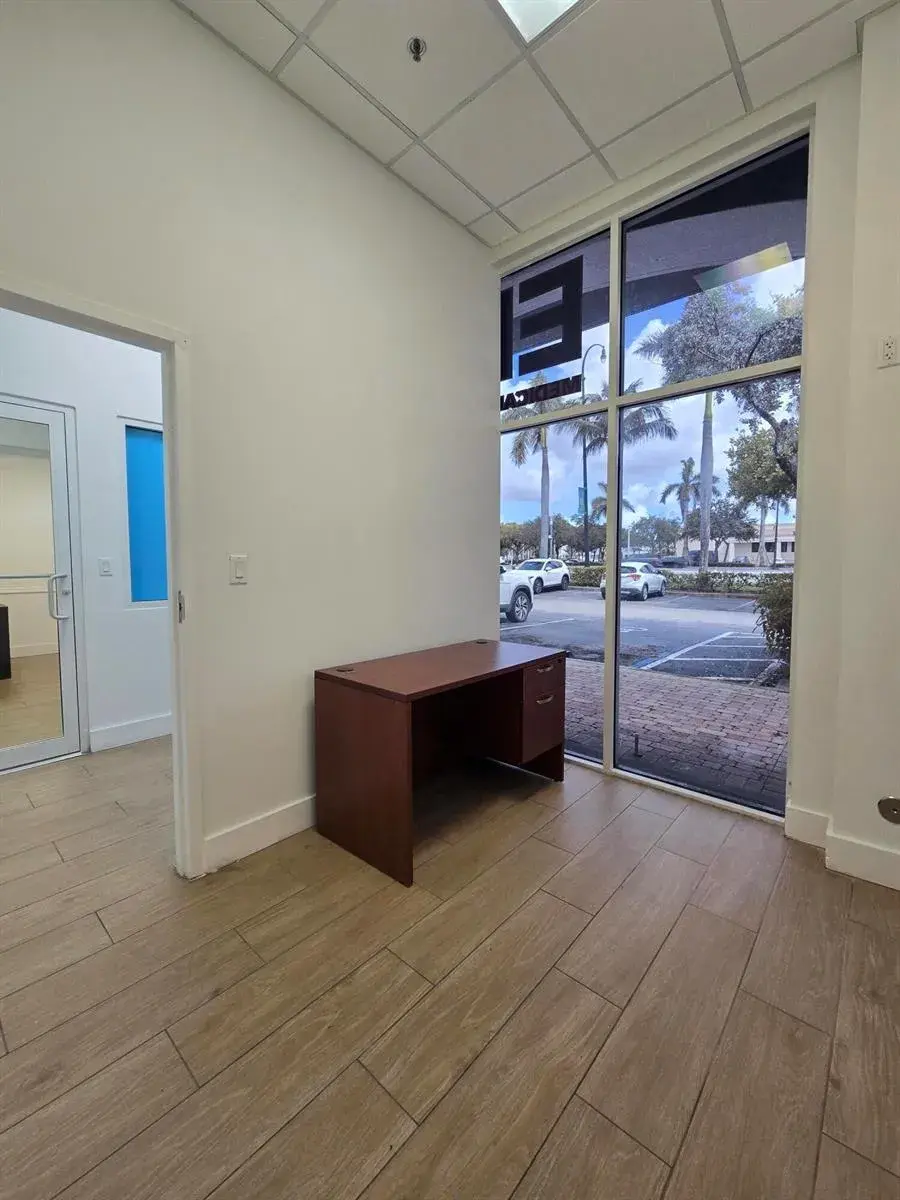 3880 W BROWARD Boulevard W, Plantation FL 33324