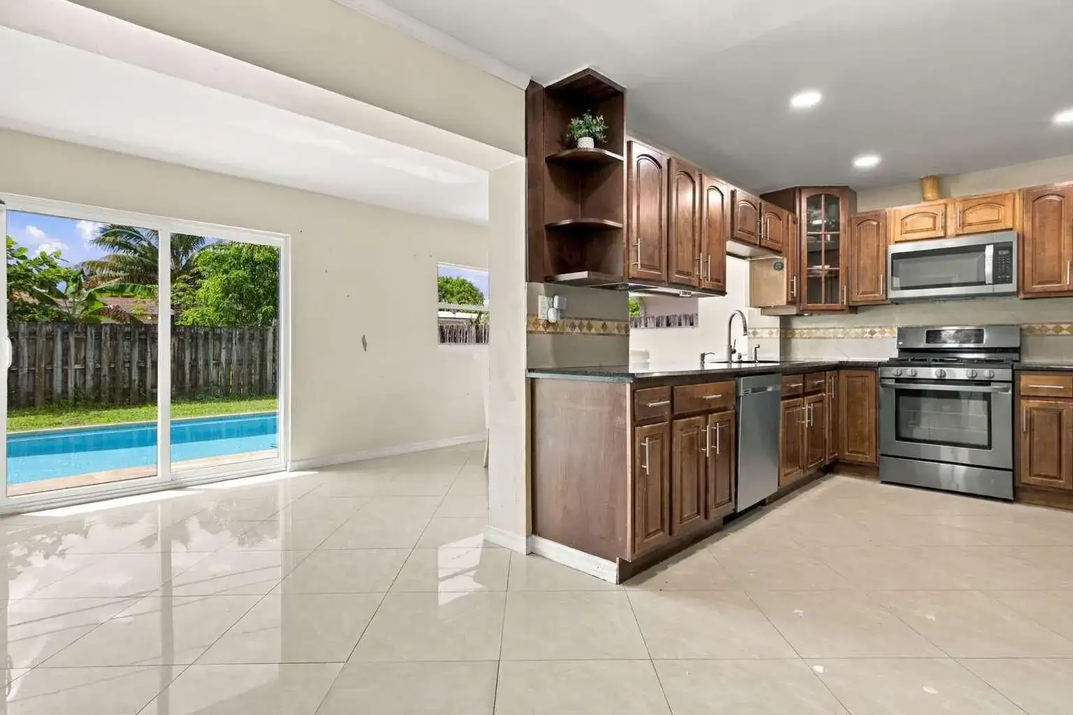7640 SUNSET STRIP, Sunrise FL 33322 photo 4