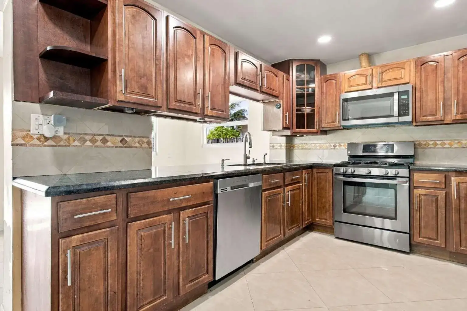 7640 SUNSET STRIP, Sunrise FL 33322 photo 5