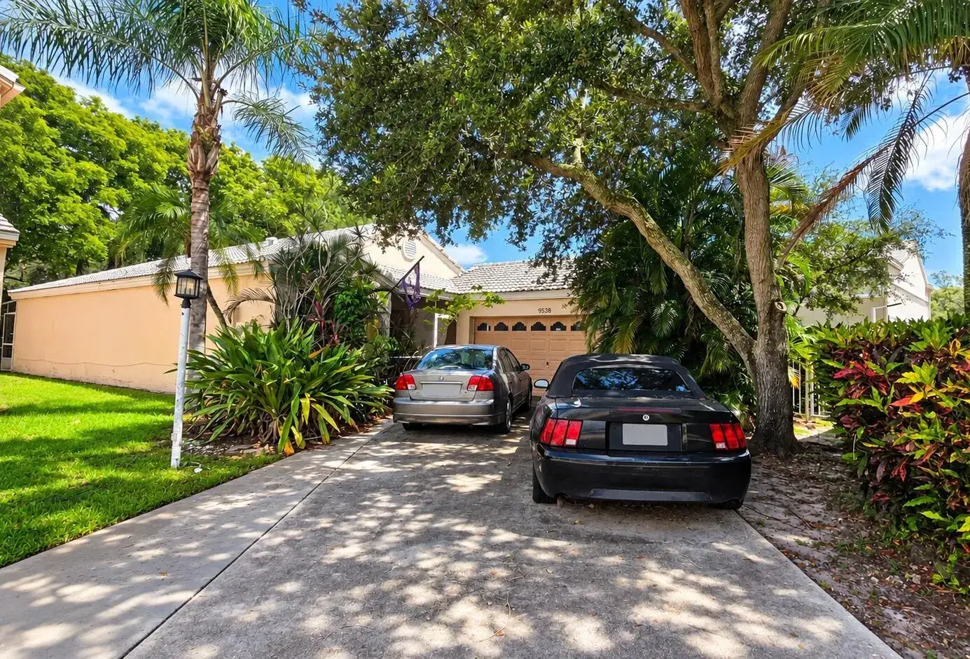 9538 NW 8th Circle, Plantation FL 33324