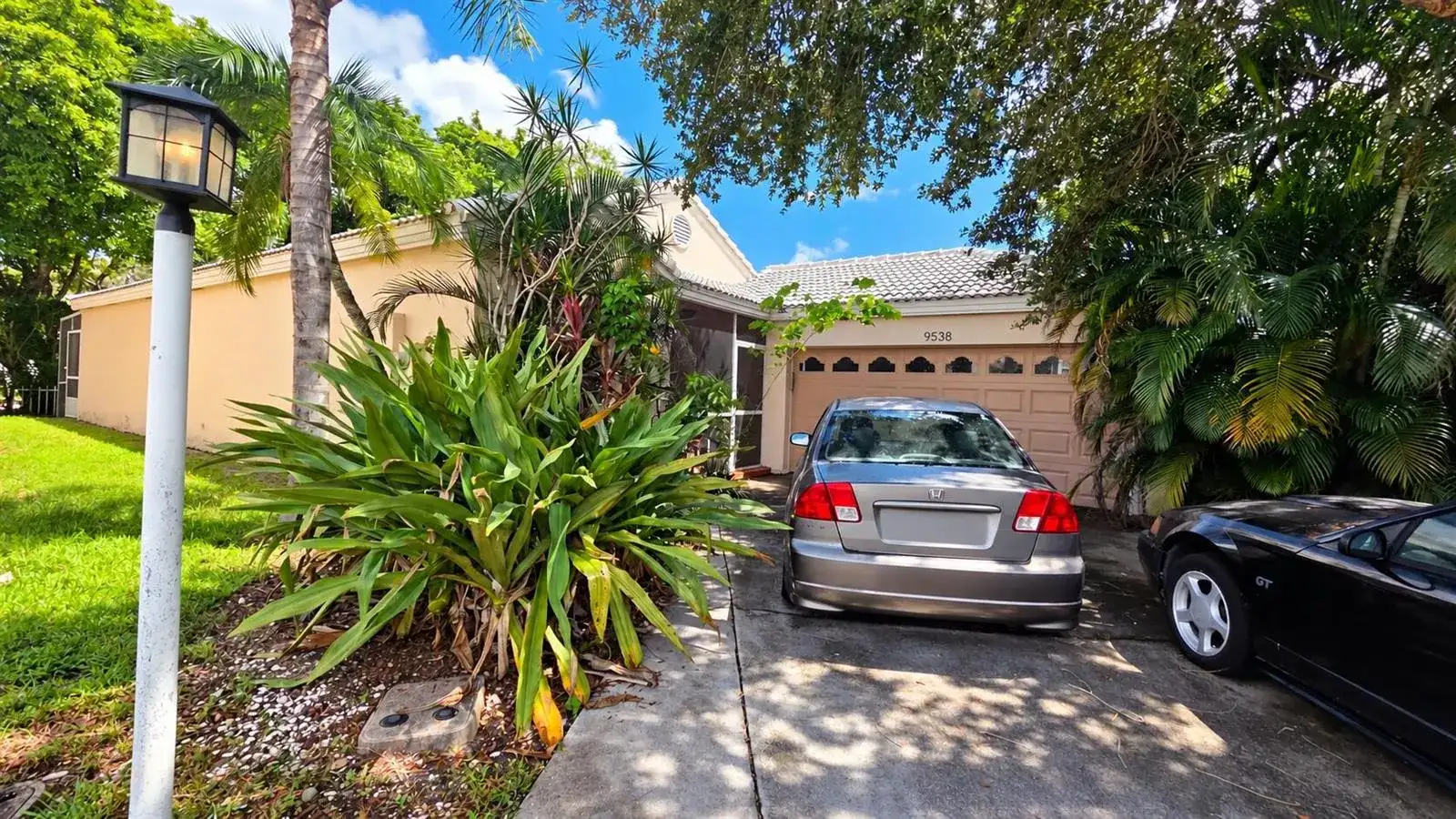 9538 NW 8th Circle, Plantation FL 33324 photo 2