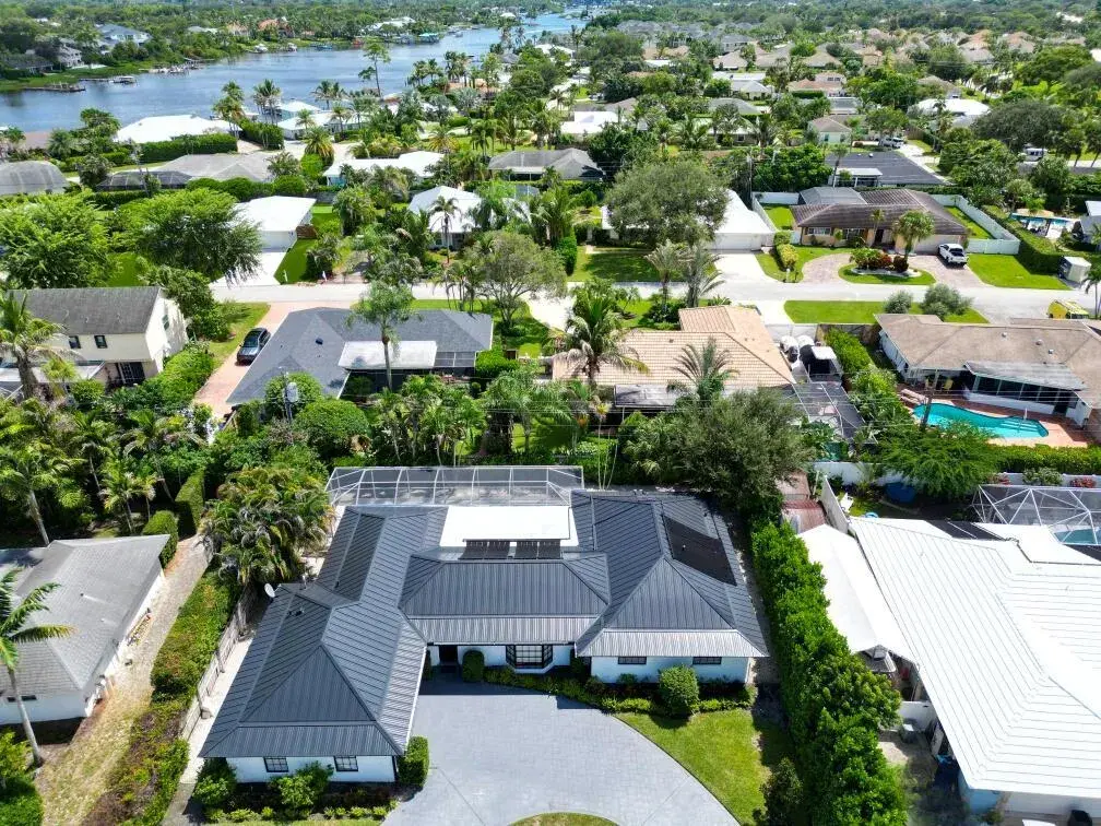 7 SE Paddock Circle, Jupiter FL 33469