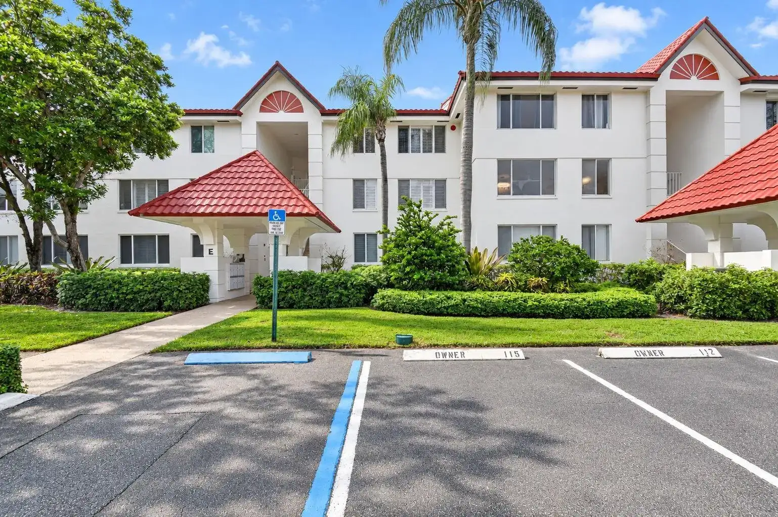 102 Half Moon Circle # F2, Hypoluxo FL 33462 photo 2
