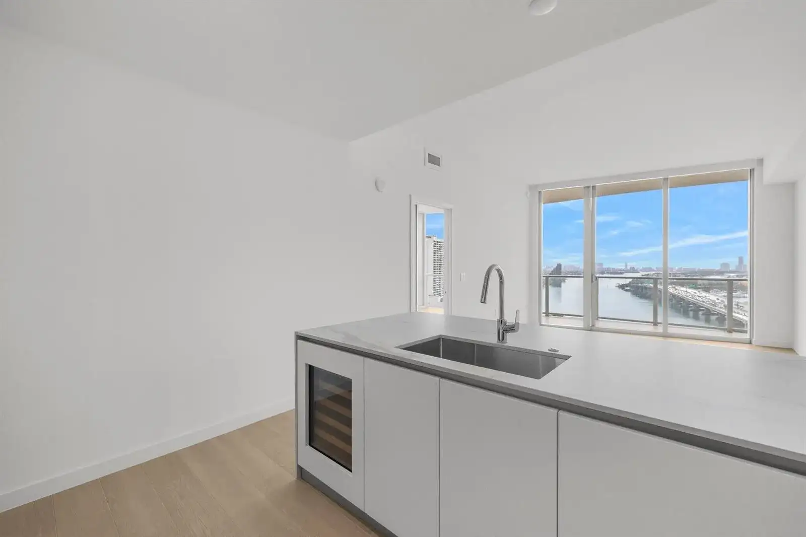 1400 Biscayne Boulevard # 3204, Miami FL 33132 photo 4