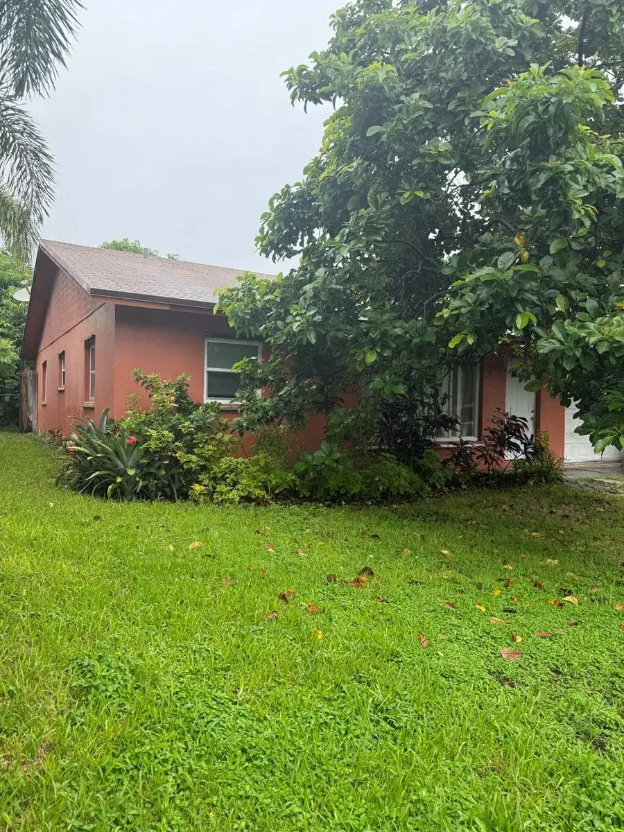433 SW 10TH Avenue, Boynton Beach FL 33435 photo 2