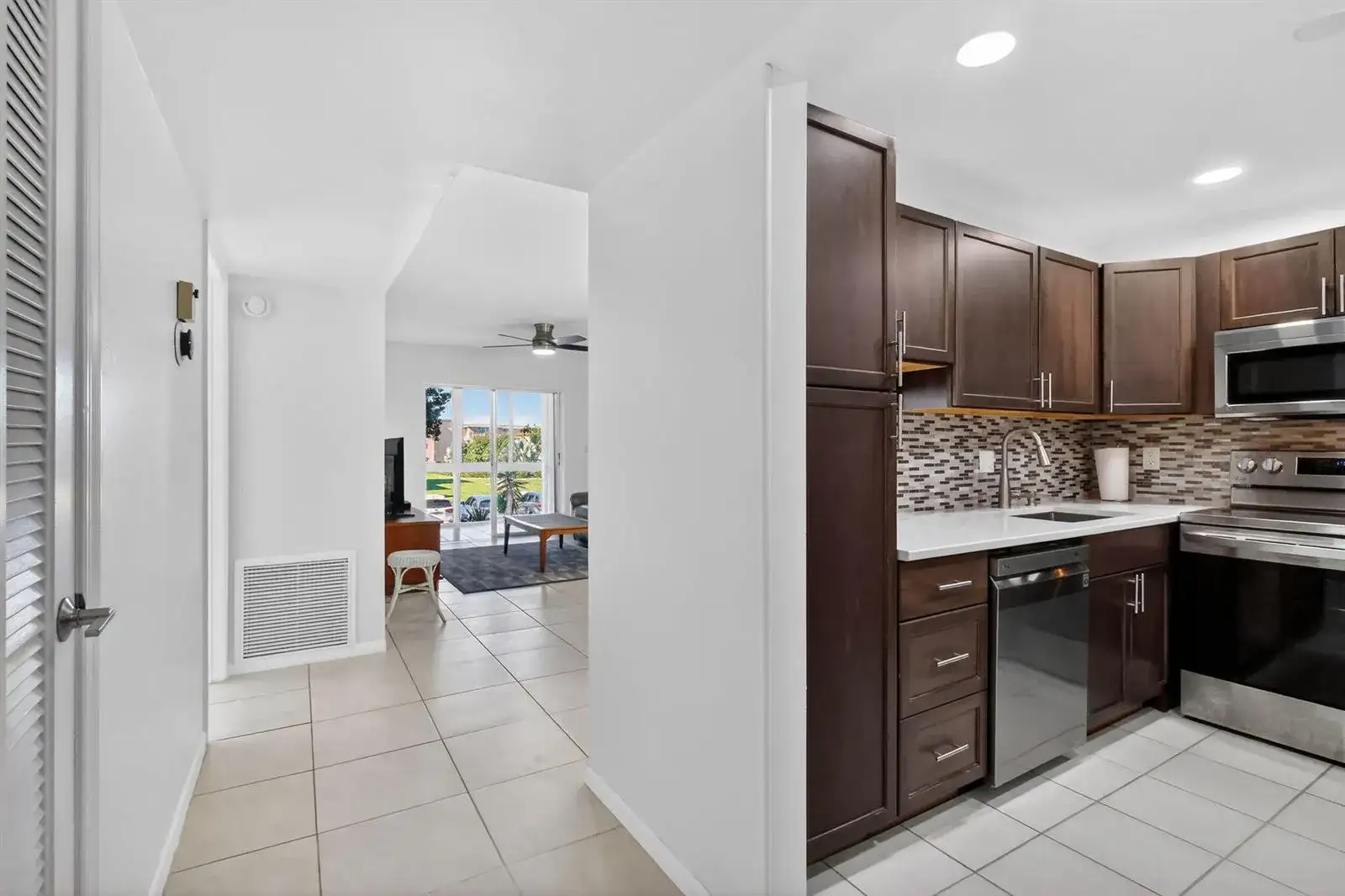2615 NE 1ST Court # 201, Boynton Beach FL 33435 photo 3