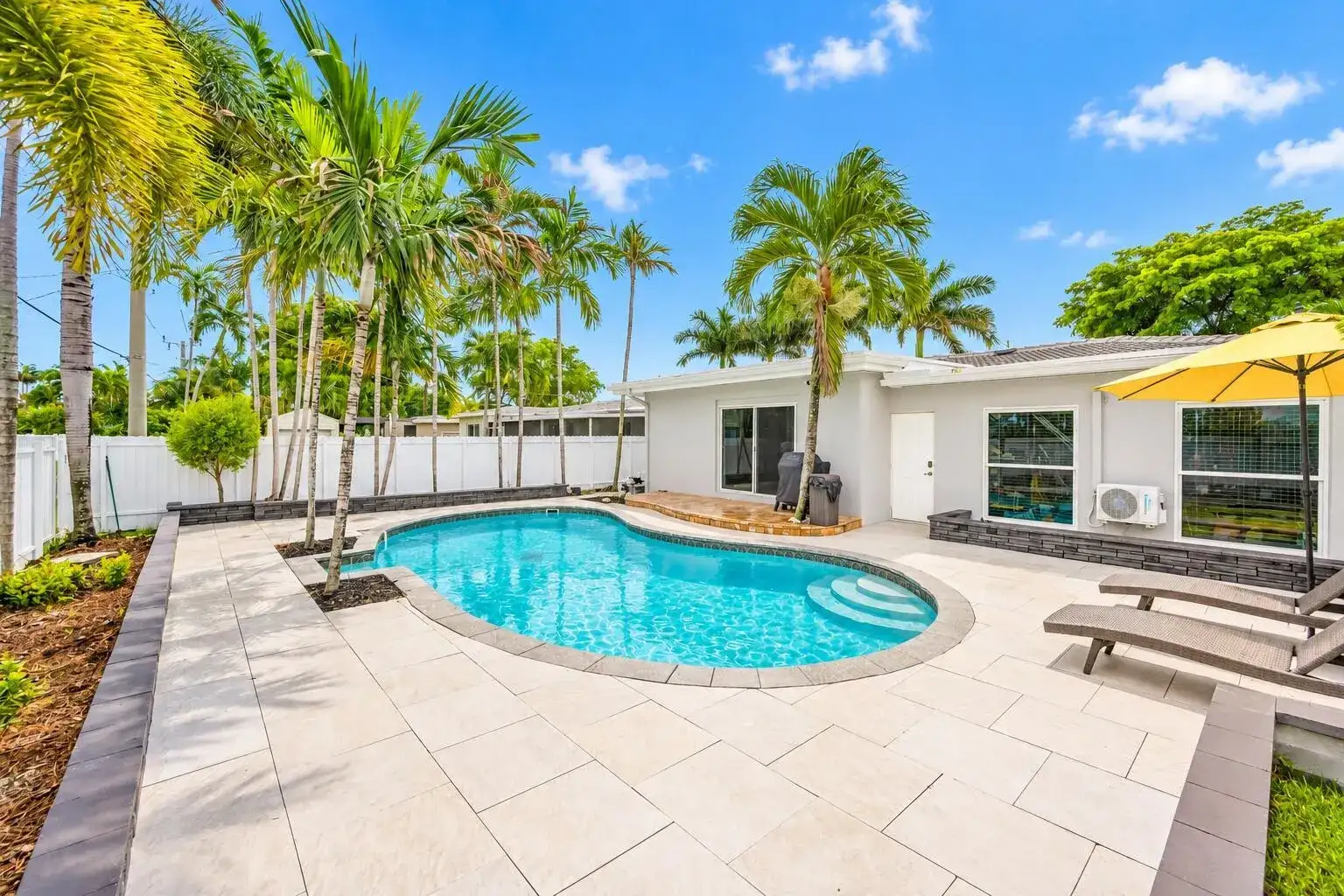 301 SE 3RD Terrace, Dania Beach FL 33004 photo 2