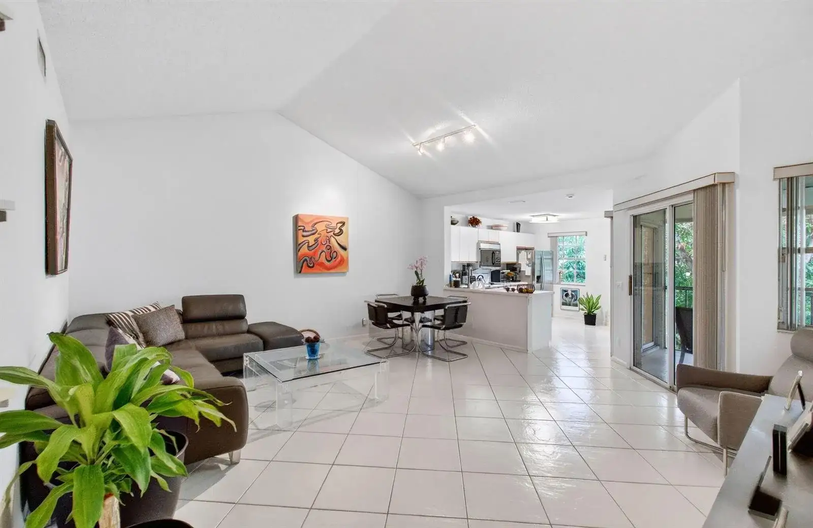 6737 Via Regina, Boca Raton FL 33433 photo 2