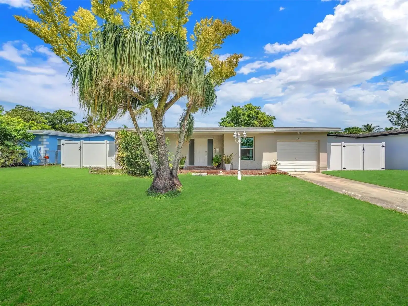 6851 SW 7th Place, North Lauderdale FL 33068
