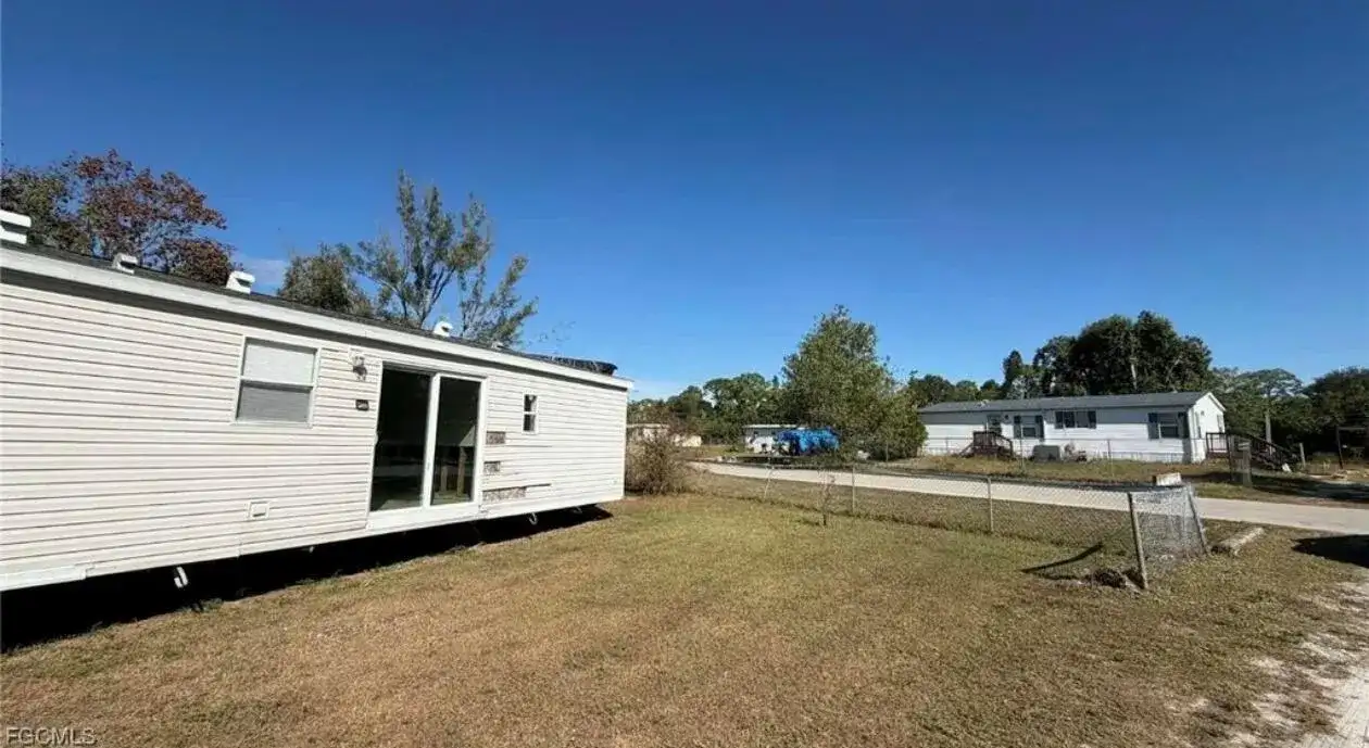 8066 TOLLES Drive, FL 33917 photo 2
