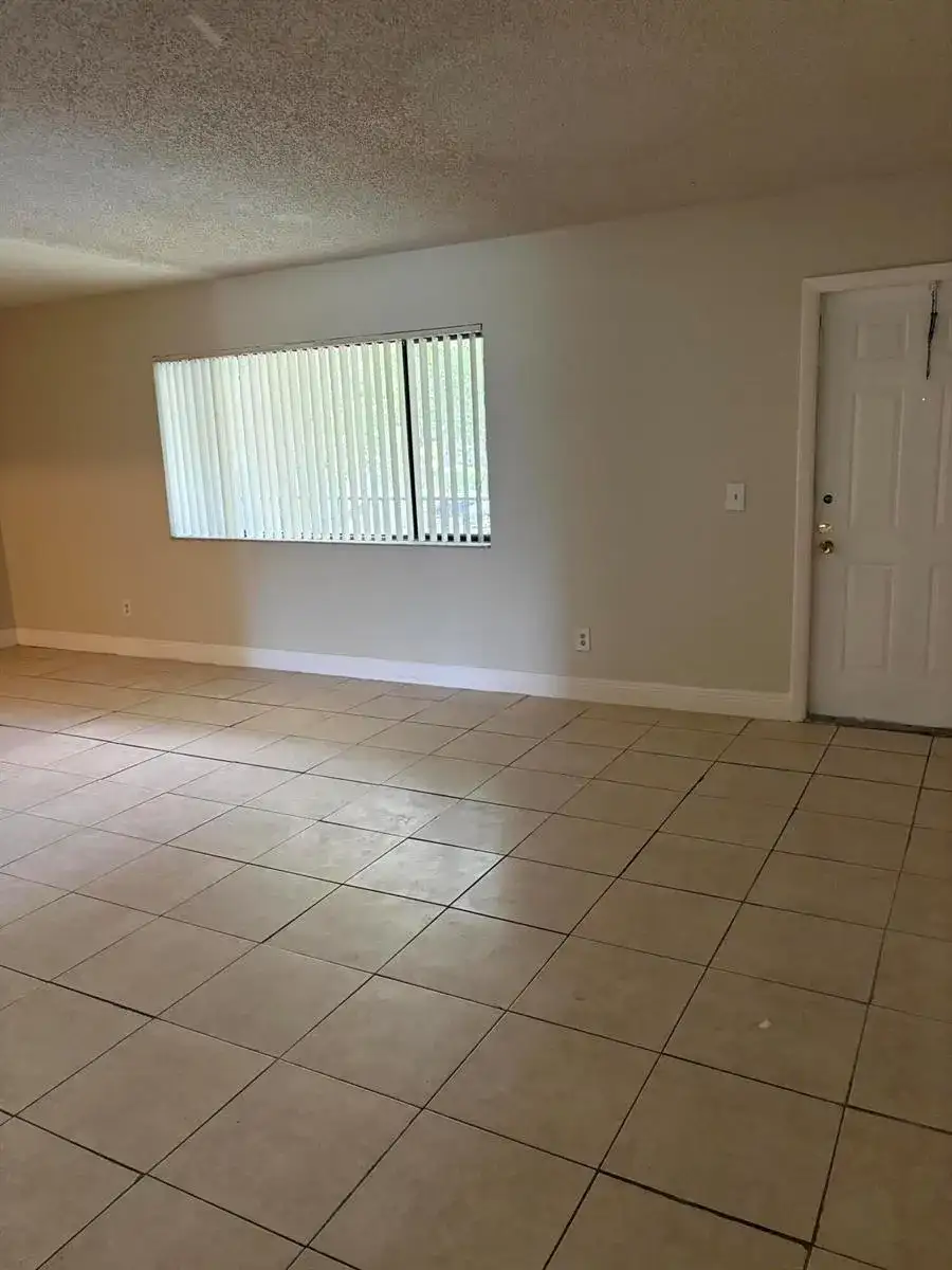 318 MEADOWS Circle, Boynton Beach FL 33436 photo 3