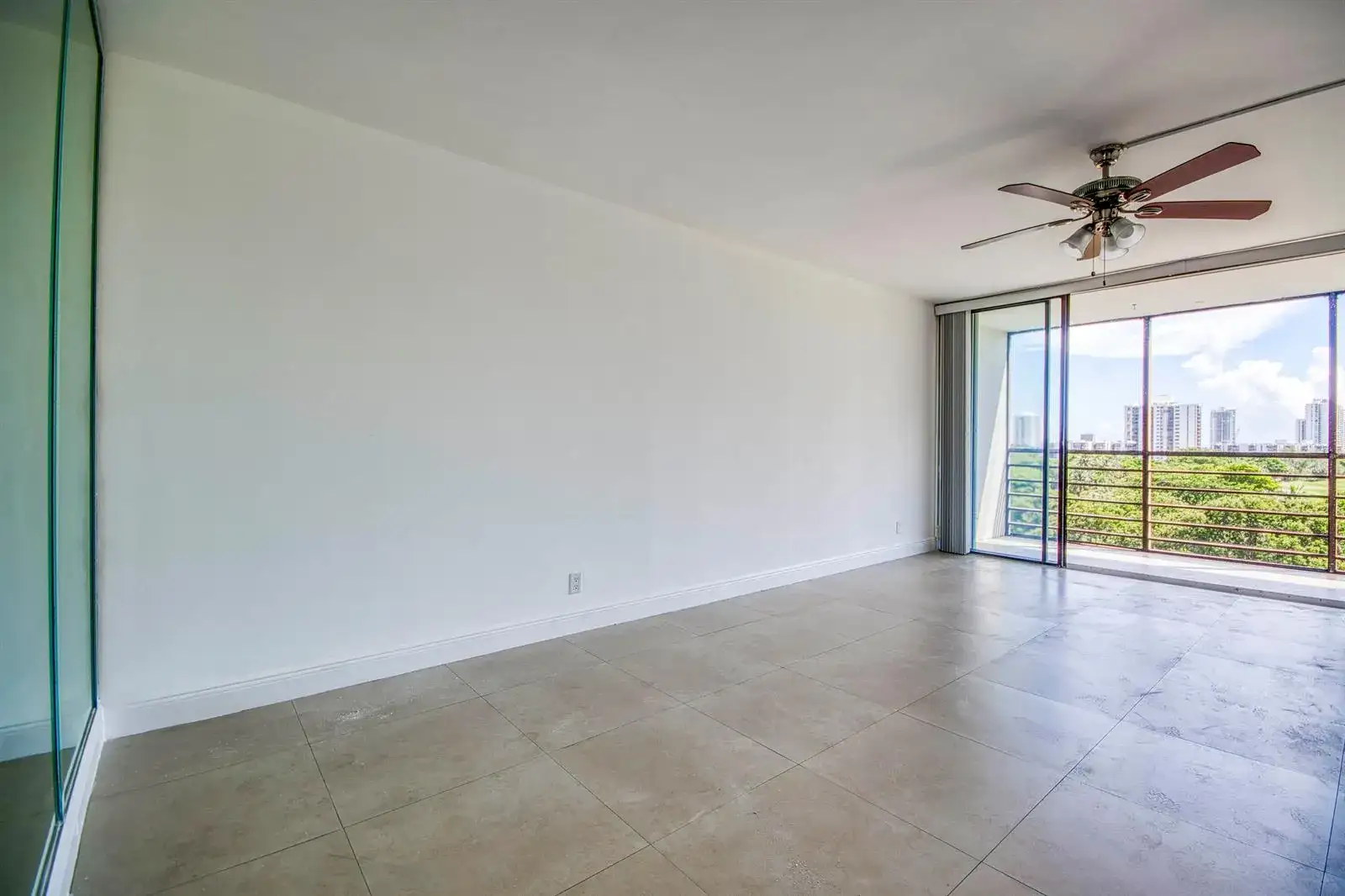 20400 W Country Club Drive # 809, Aventura FL 33180 photo 2