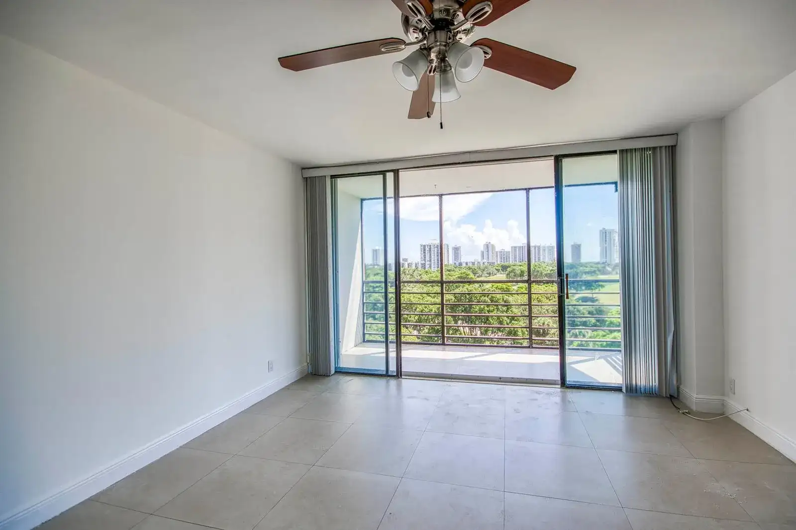 20400 W Country Club Drive # 809, Aventura FL 33180 photo 3